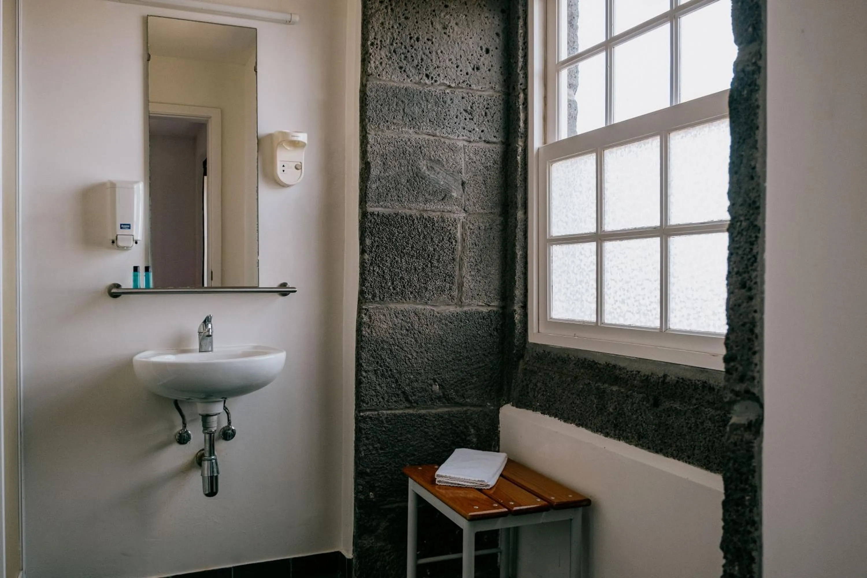 Bathroom in Azores Youth Hostels - Pico