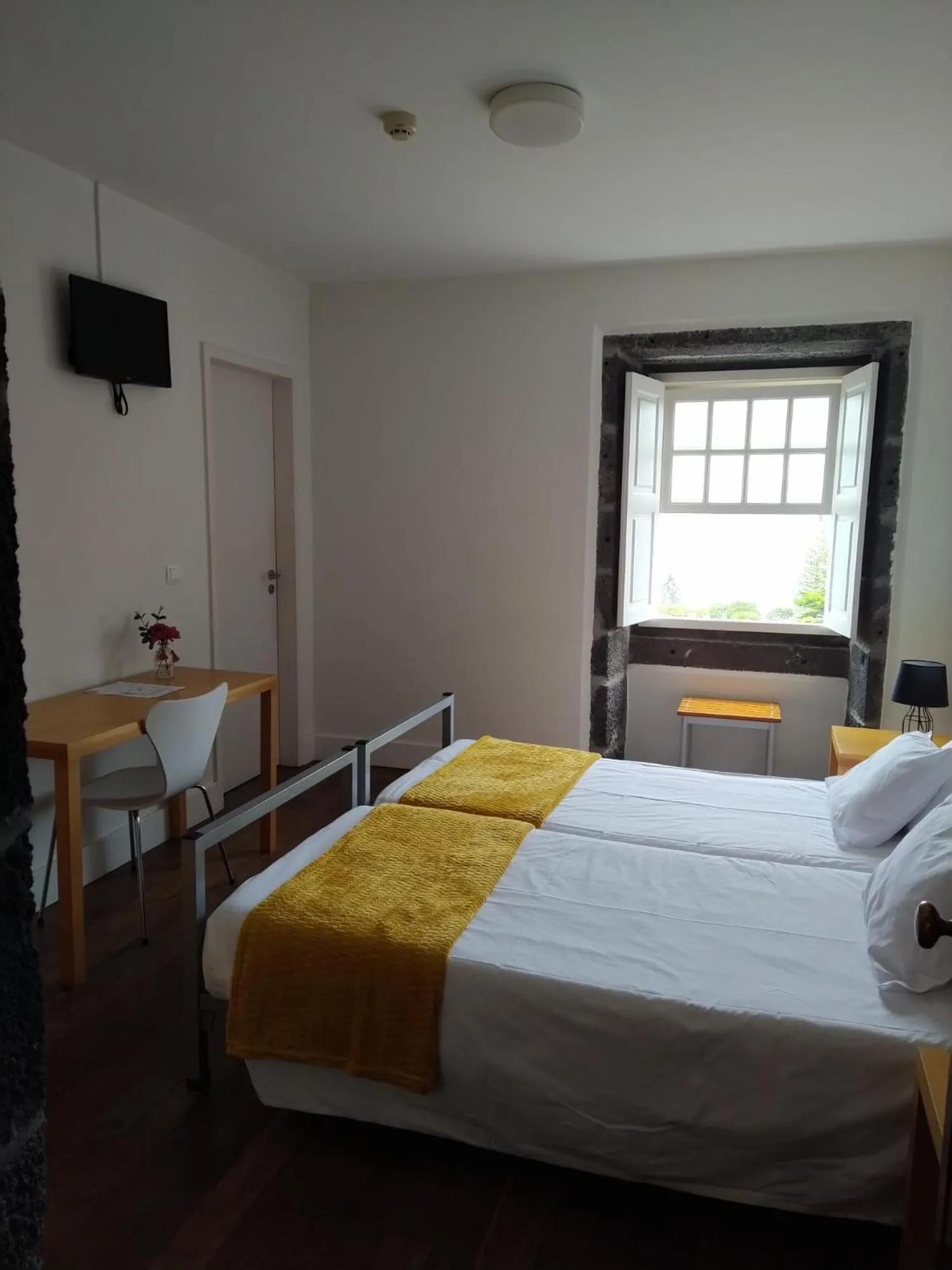 Bed in Azores Youth Hostels - Pico