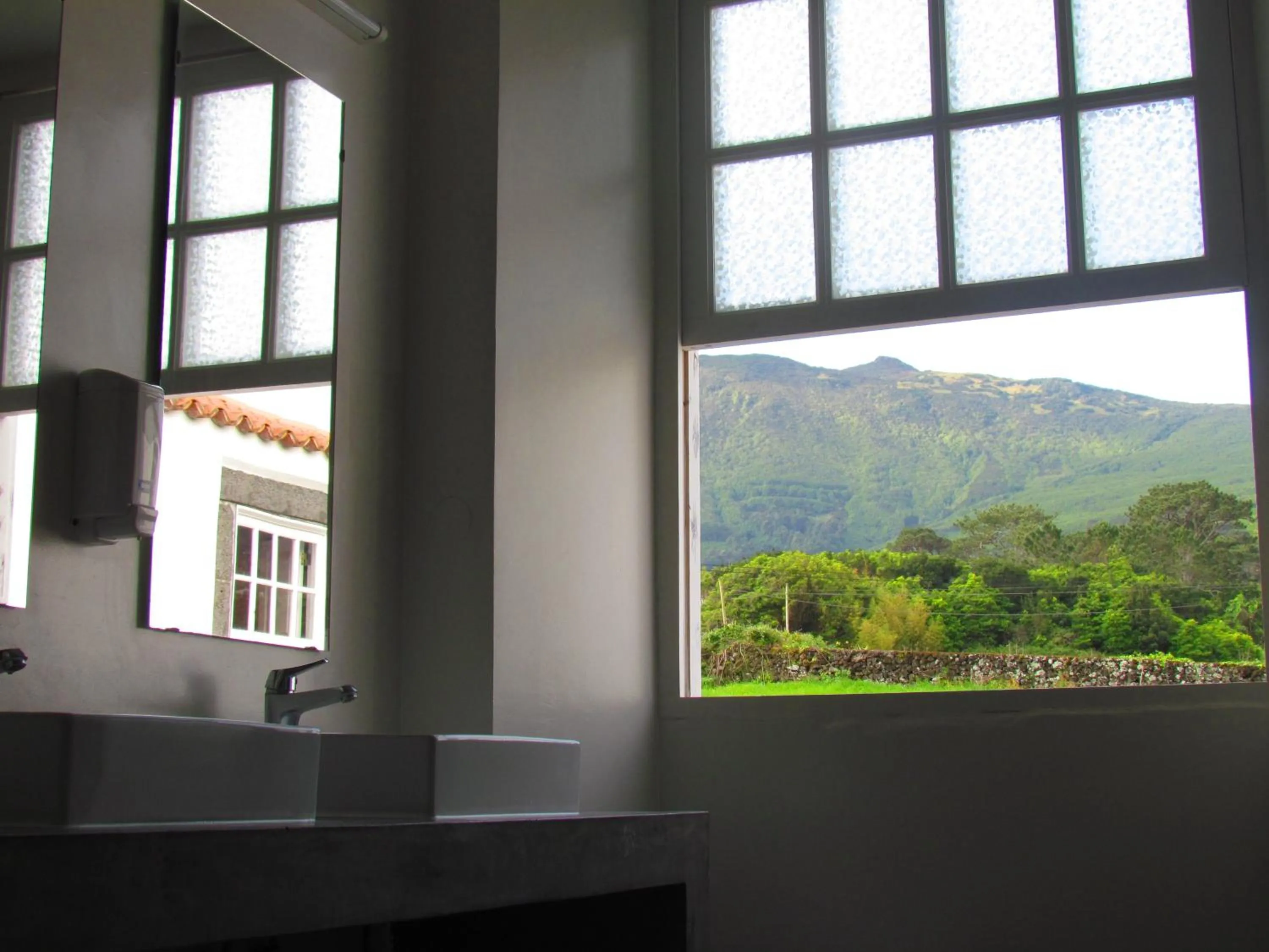Bathroom in Azores Youth Hostels - Pico