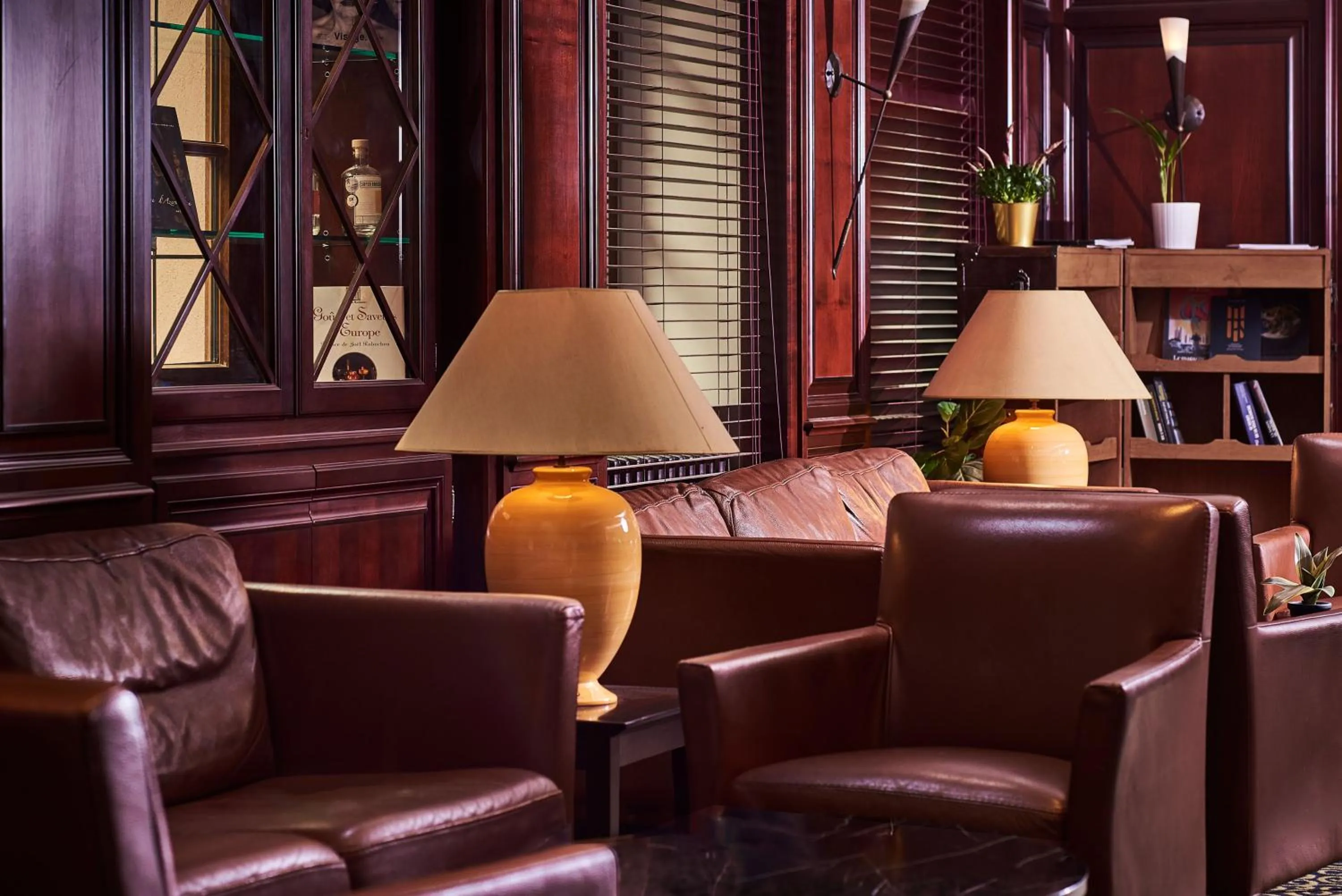 Living room in Hôtel de l'Europe by HappyCulture