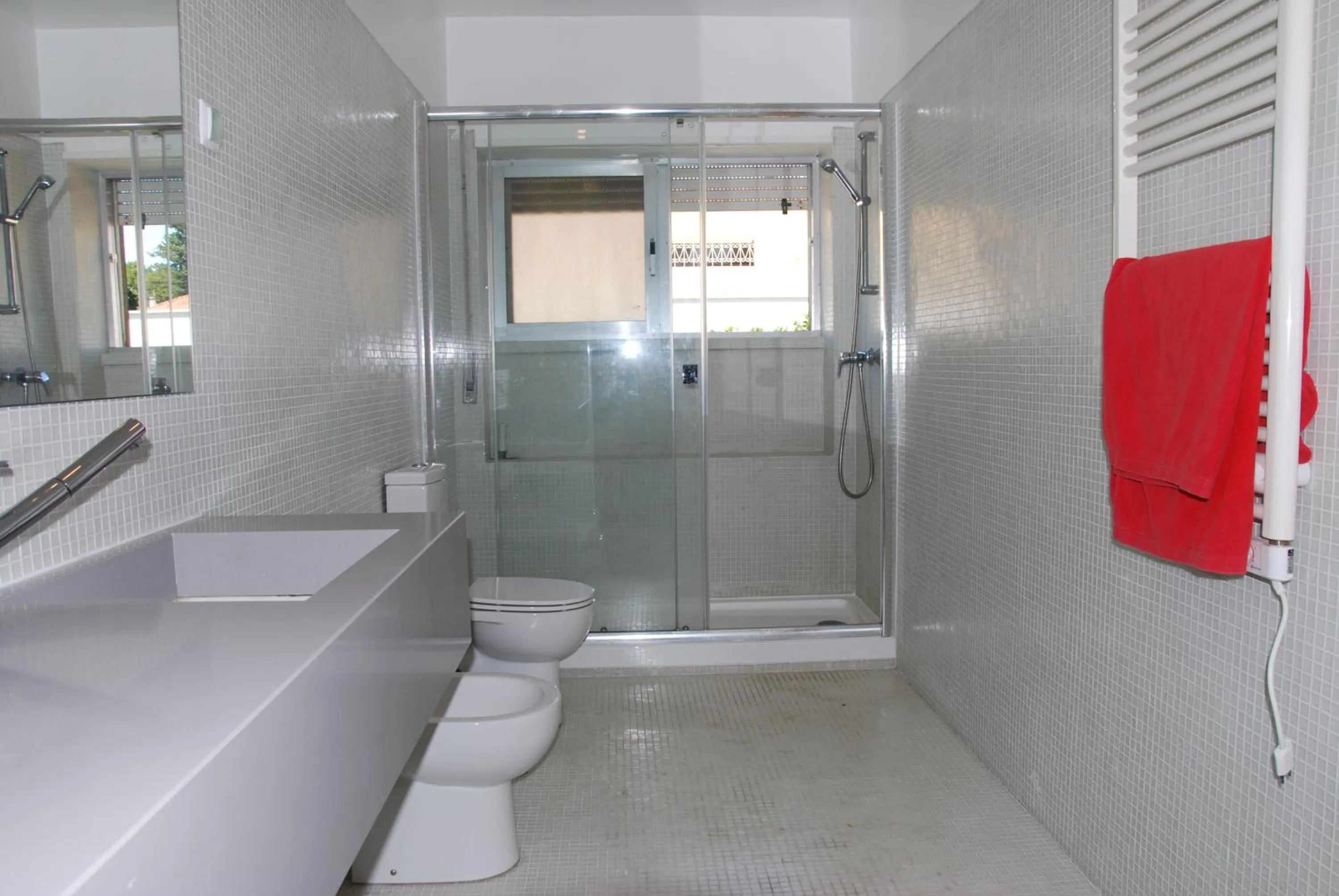 Bathroom in Carcavelos Surf Hostel and Surf Camp
