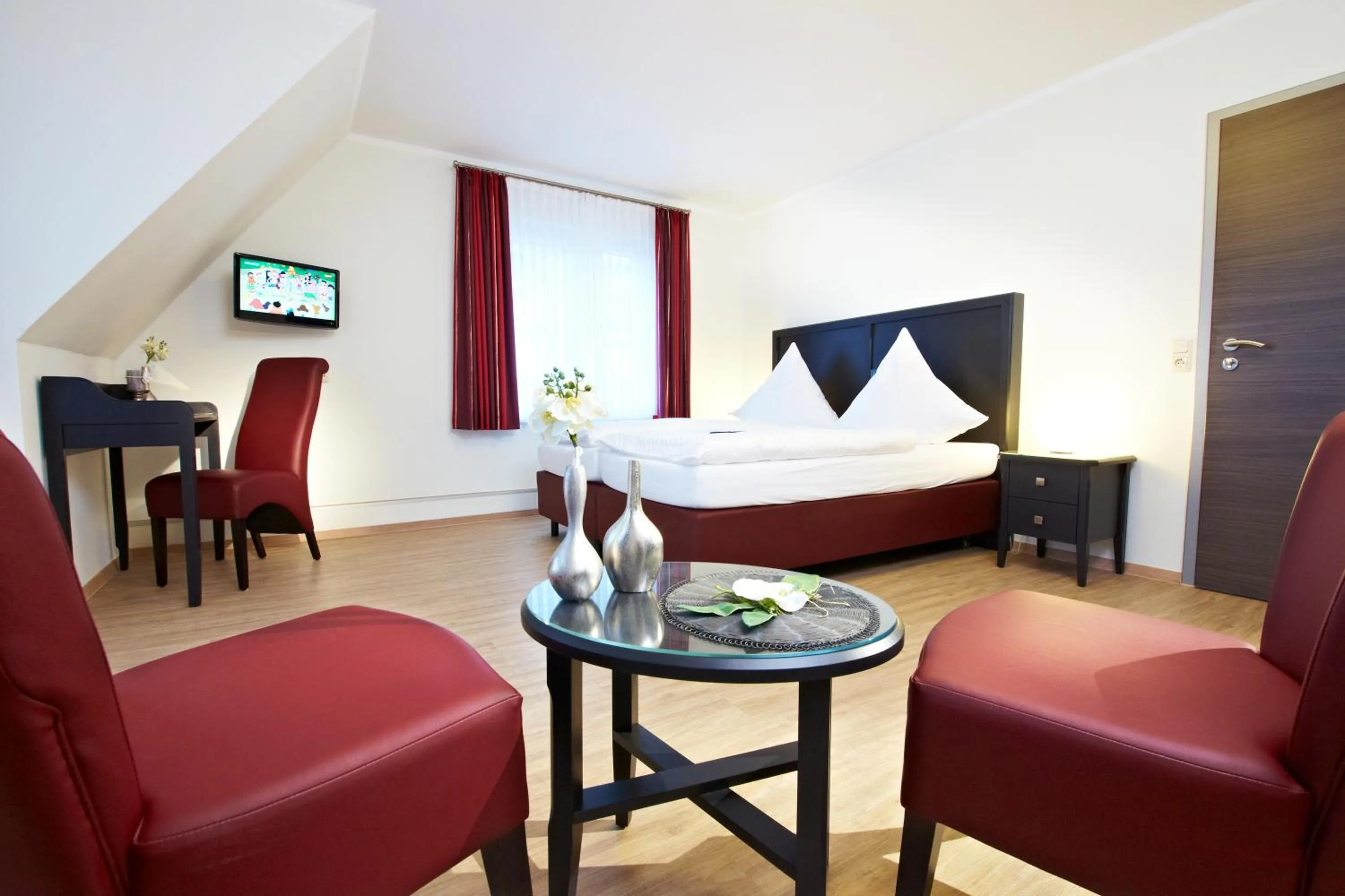 Photo of the whole room, Bed in Hotel Altes Gasthaus Schröer