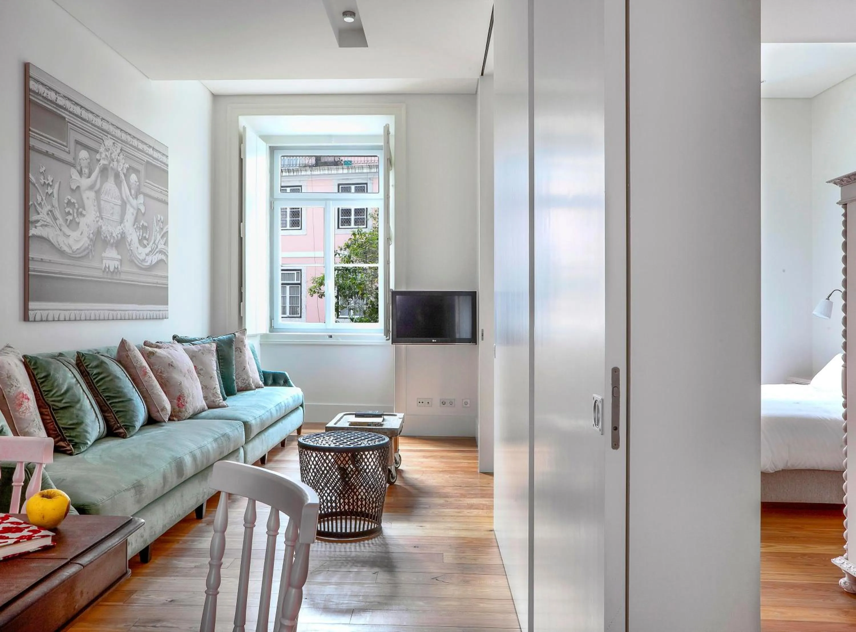 TV and multimedia in Residentas Apostolos