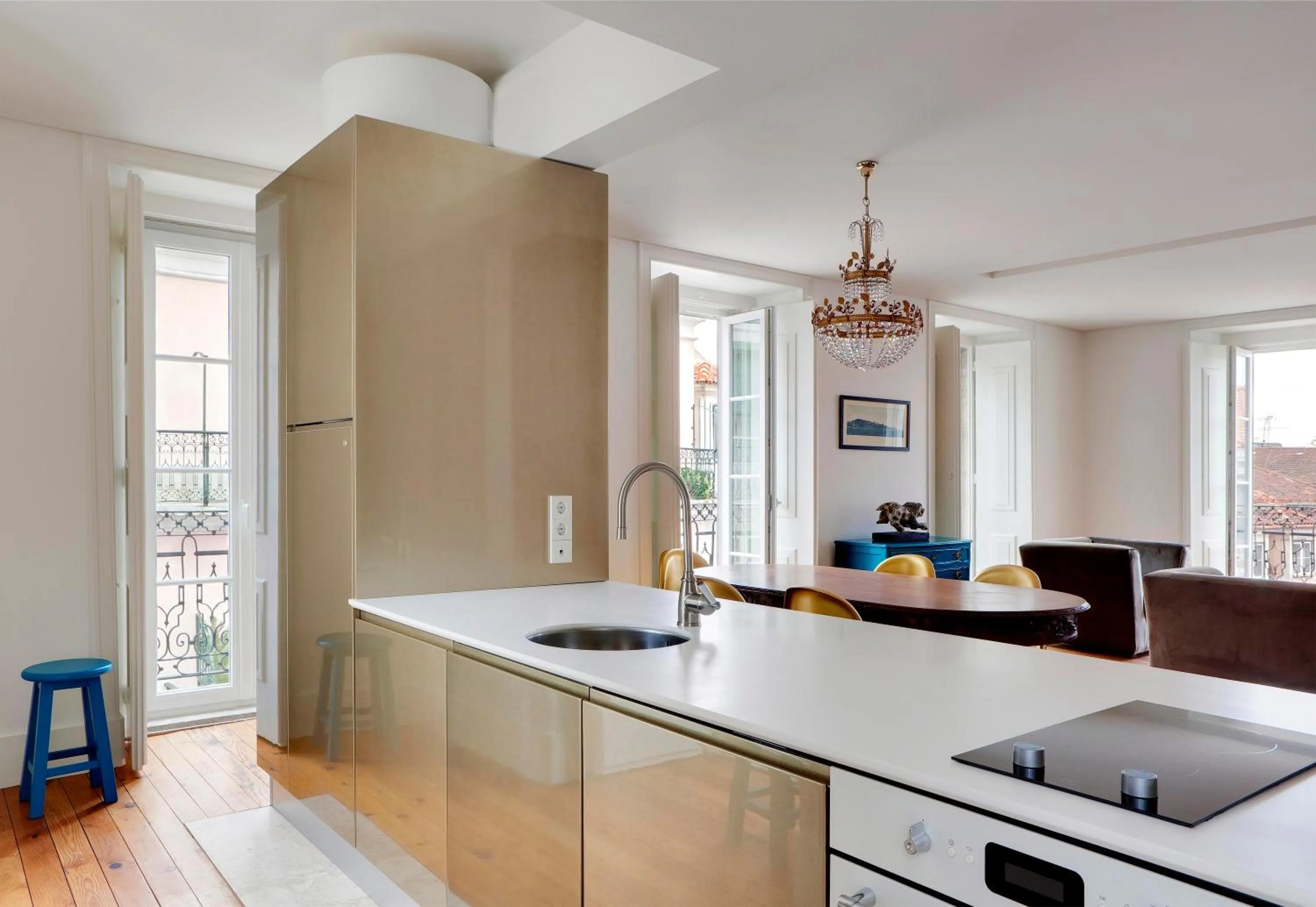 TV and multimedia in Residentas Apostolos