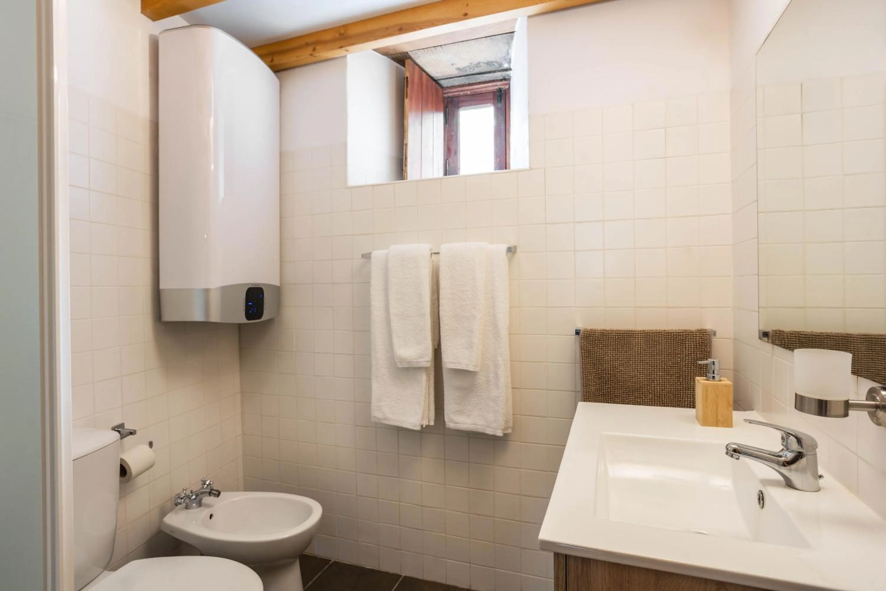 Bathroom in Cerdeira - Home for Creativity