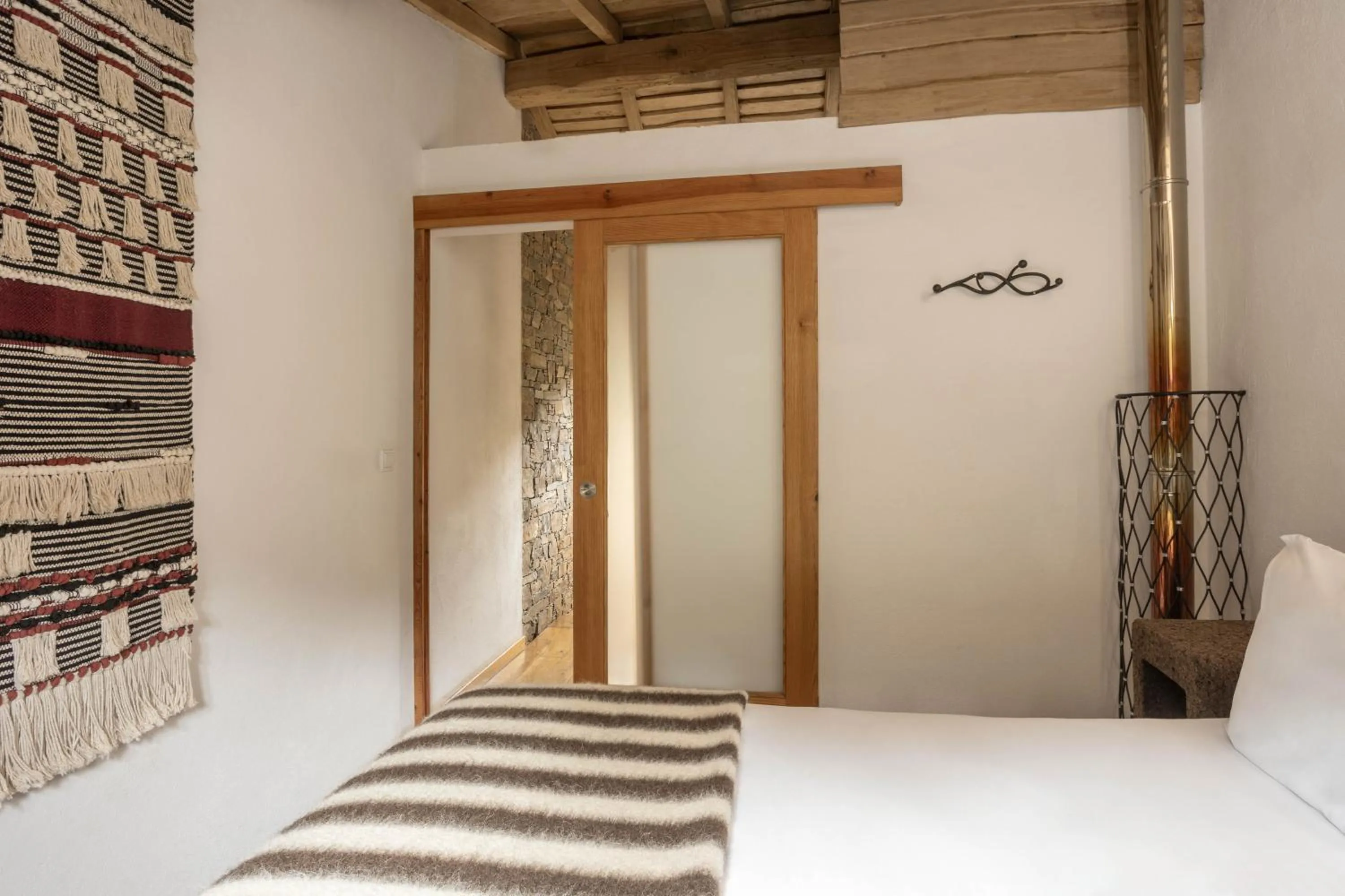 Photo of the whole room, Bed in Cerdeira - Home for Creativity