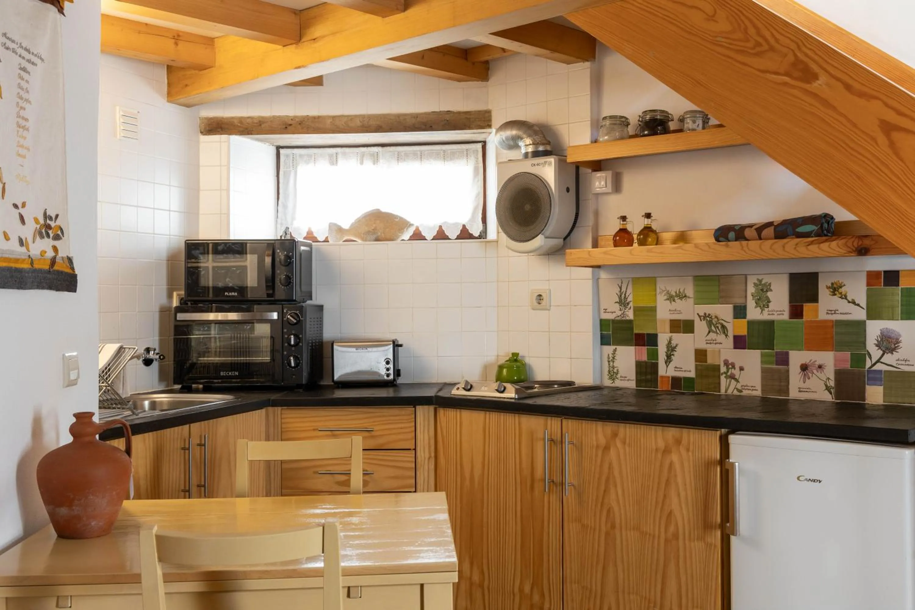 Kitchen or kitchenette in Cerdeira - Home for Creativity
