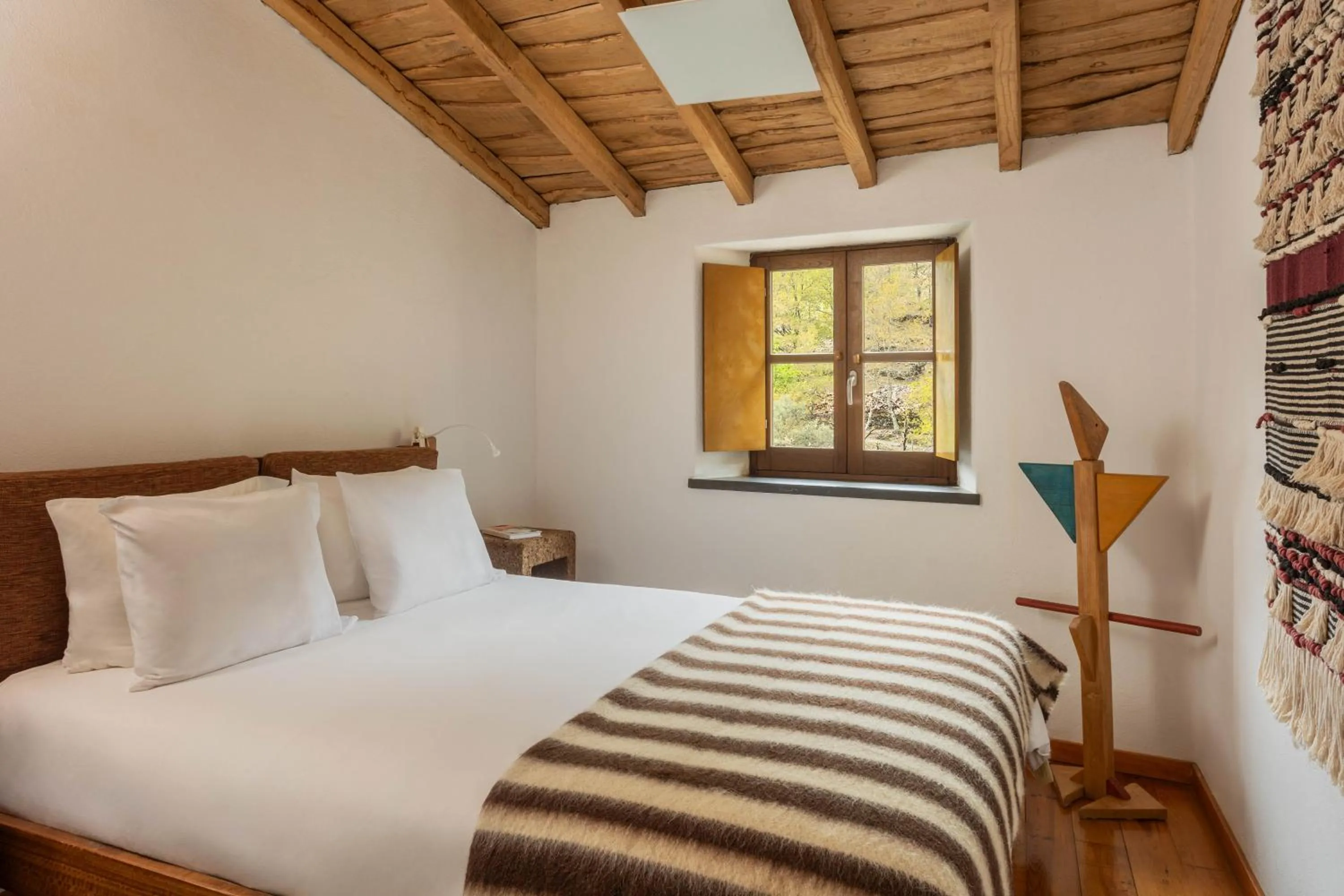 Photo of the whole room, Bed in Cerdeira - Home for Creativity