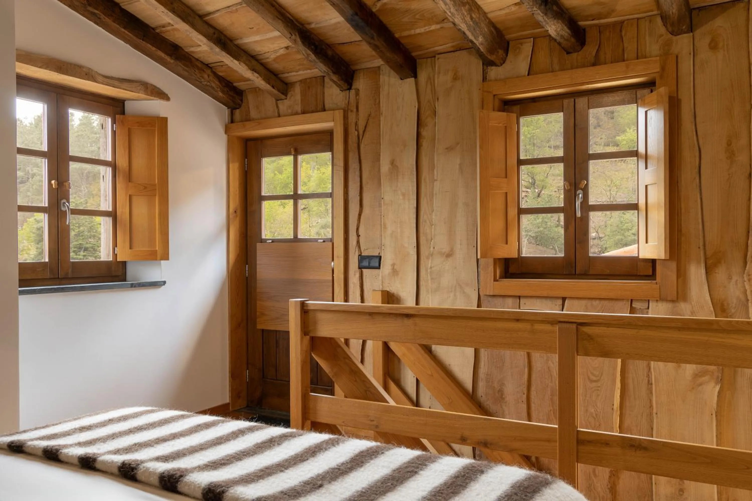 Photo of the whole room in Cerdeira - Home for Creativity