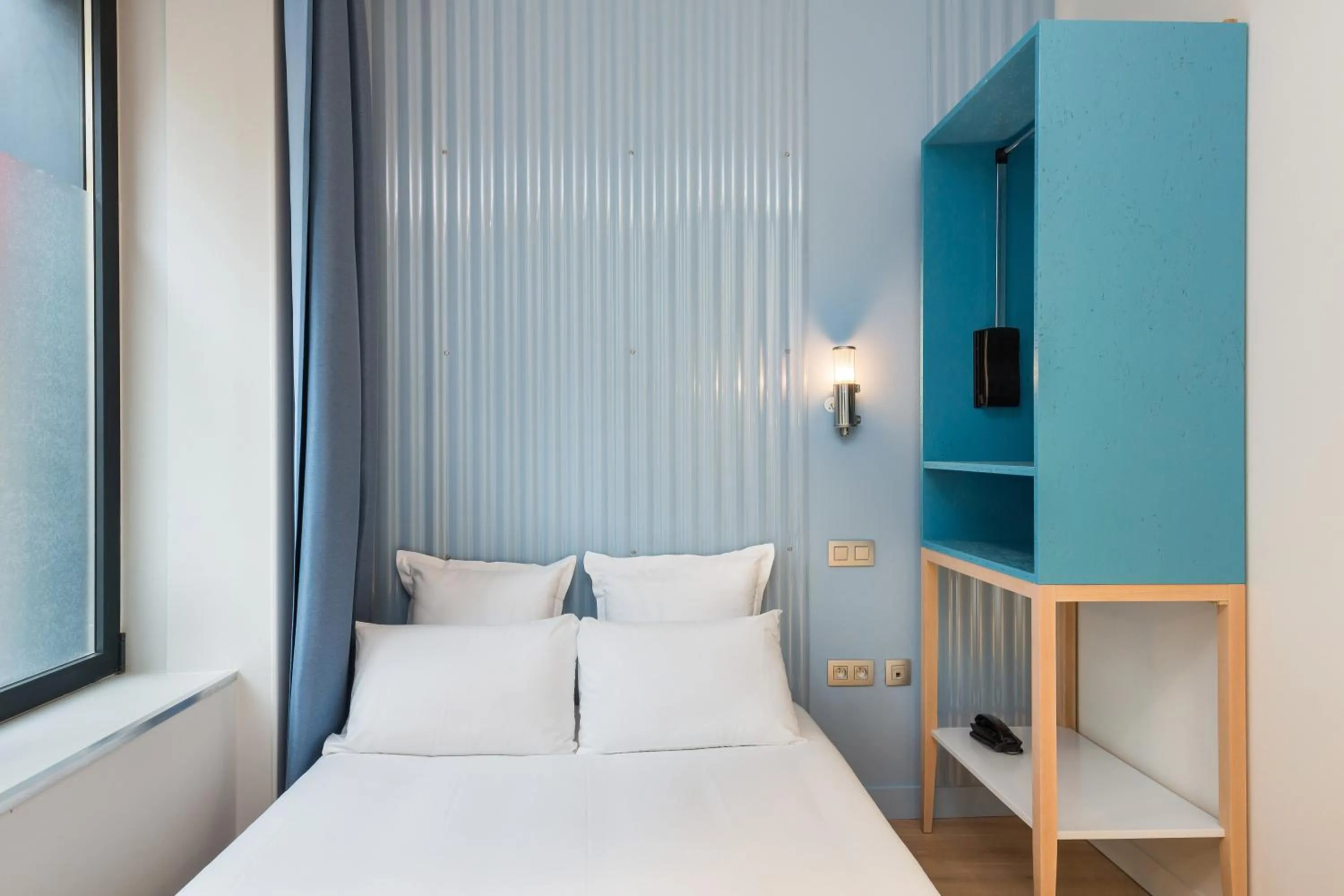 Bedroom, Bed in Hostel Ozz Nice