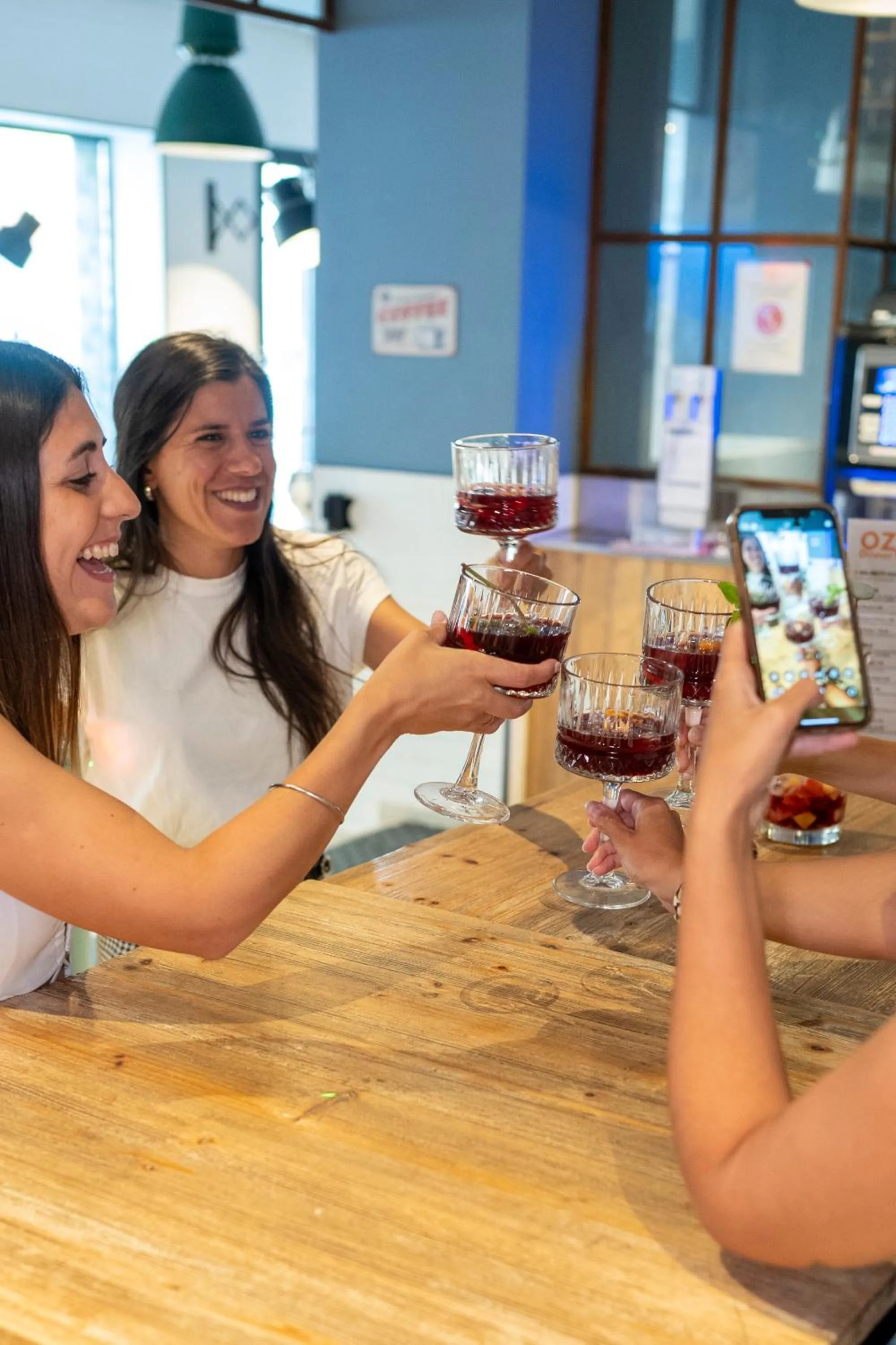 Restaurant/places to eat in Hostel Ozz Nice