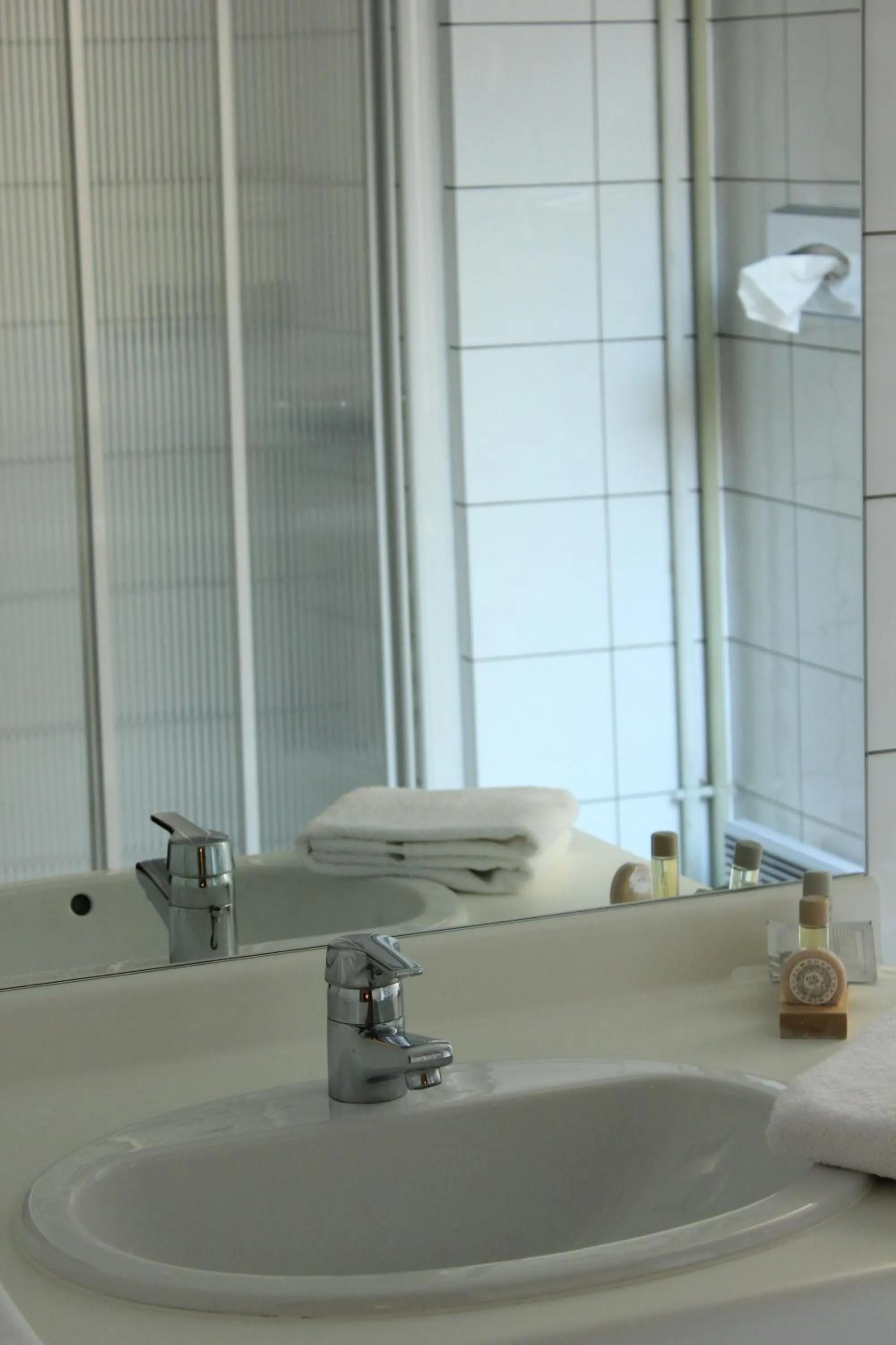 Bathroom in Hôtel Foch