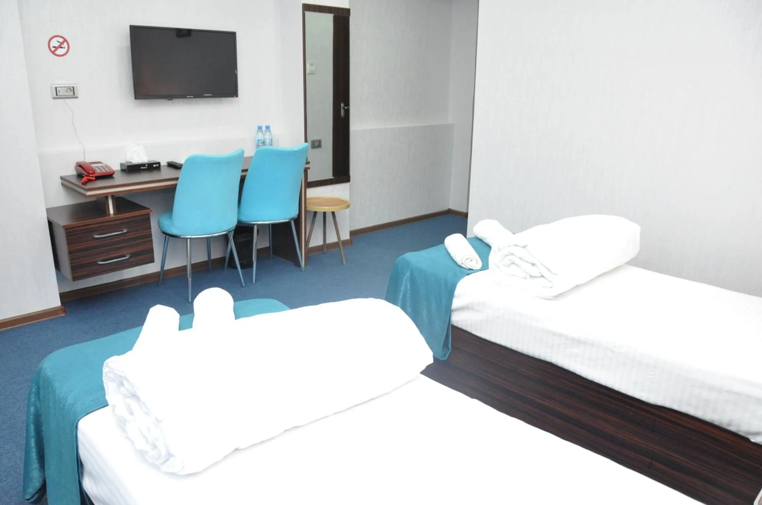 TV and multimedia, Bed in Mildom Hotel Baku