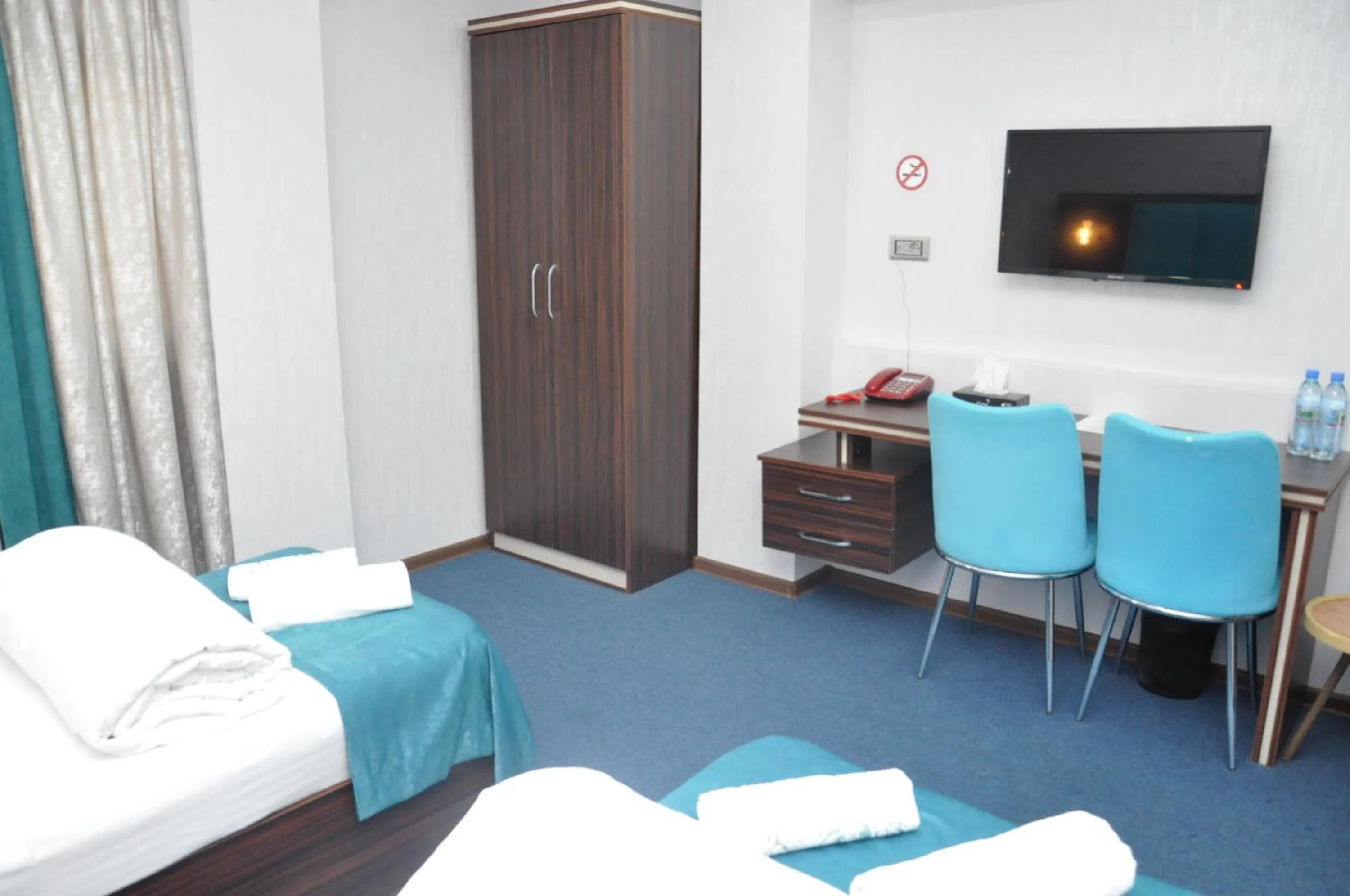 TV and multimedia, Bed in Mildom Hotel Baku