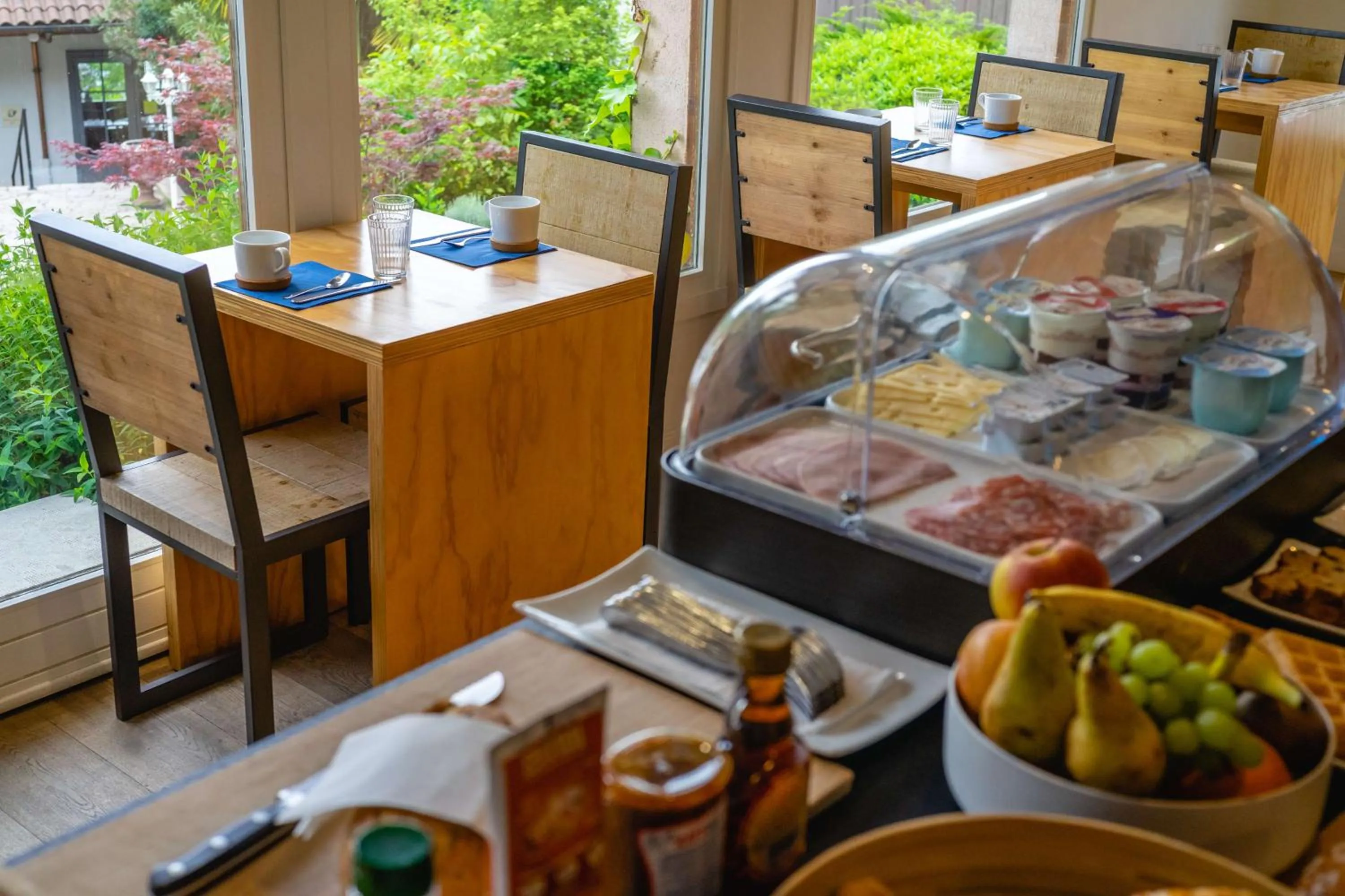 Food and drinks in Best Western Bridge Hotel Lyon East