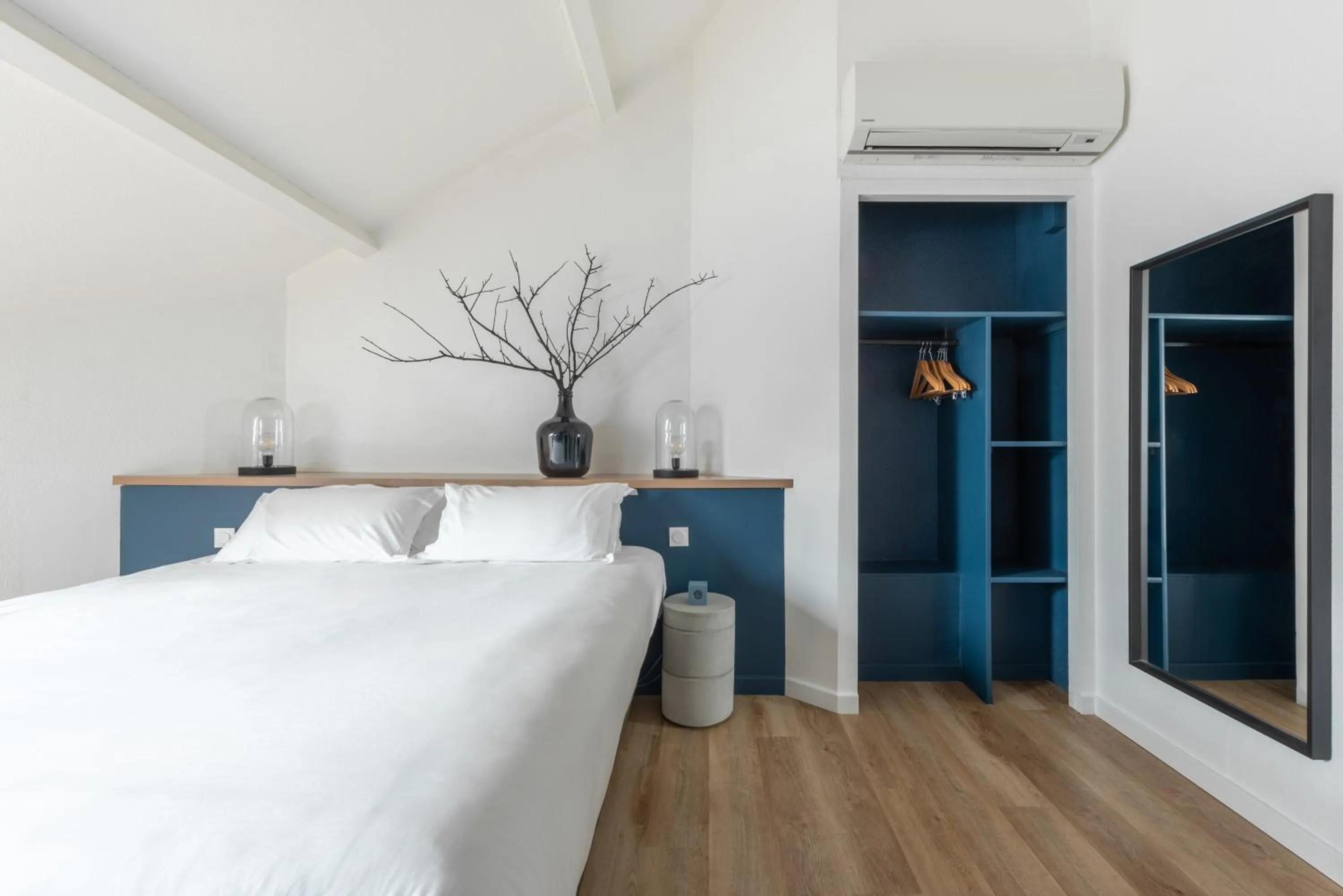 Bed in Best Western Bridge Hotel Lyon East