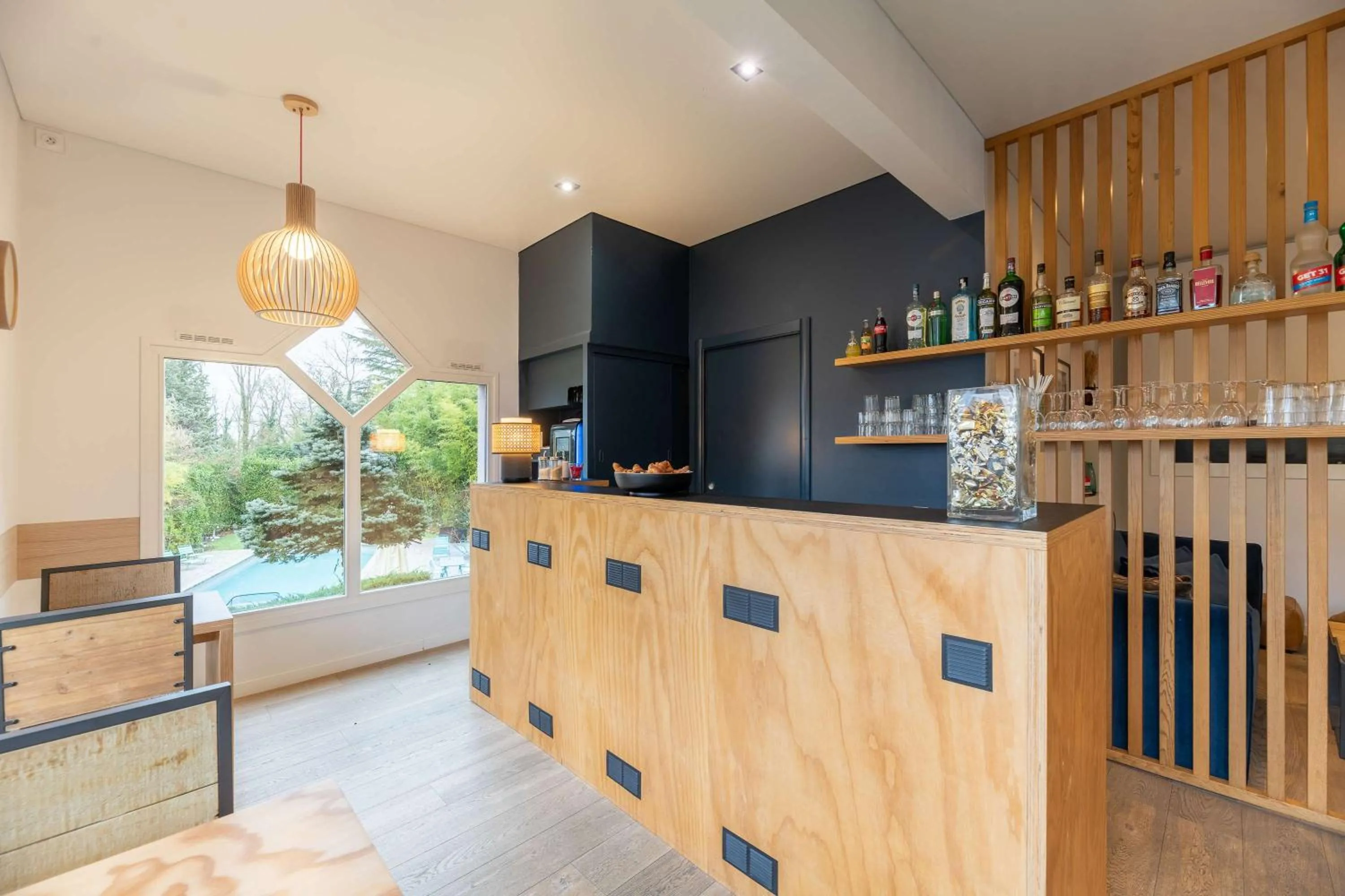 Lounge or bar in Best Western Bridge Hotel Lyon East