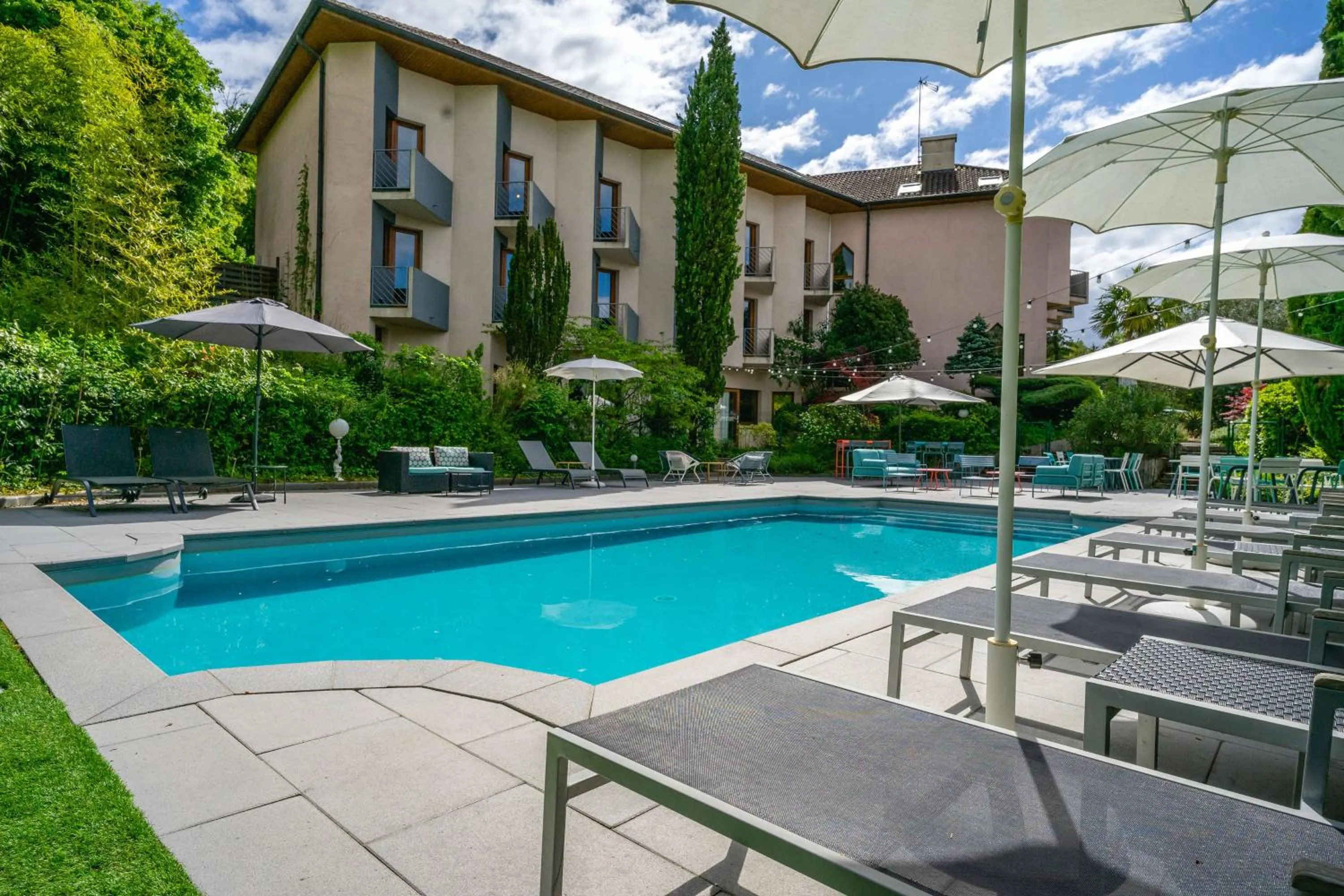Pool view in Best Western Bridge Hotel Lyon East