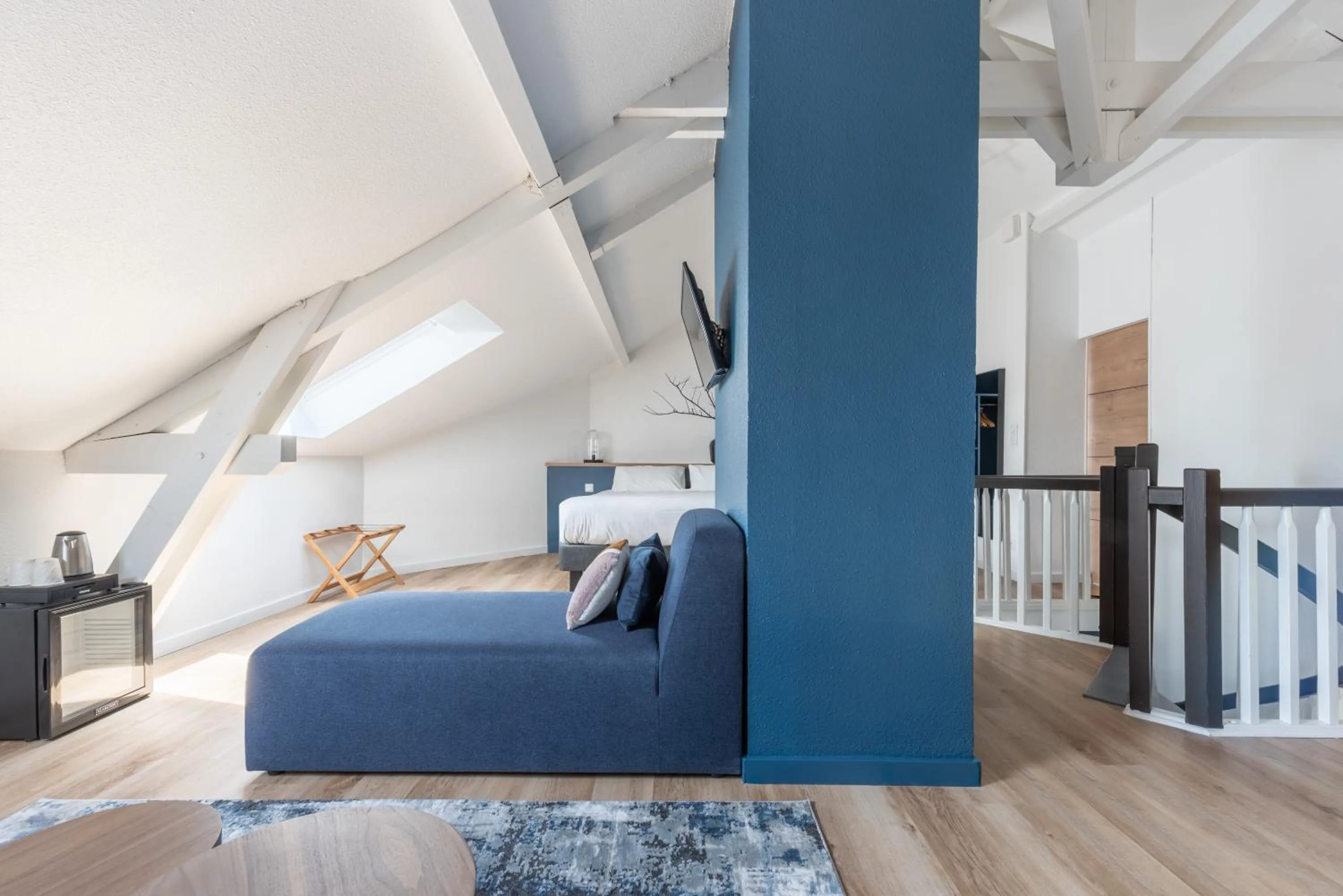 Living room, Bed in Best Western Bridge Hotel Lyon East