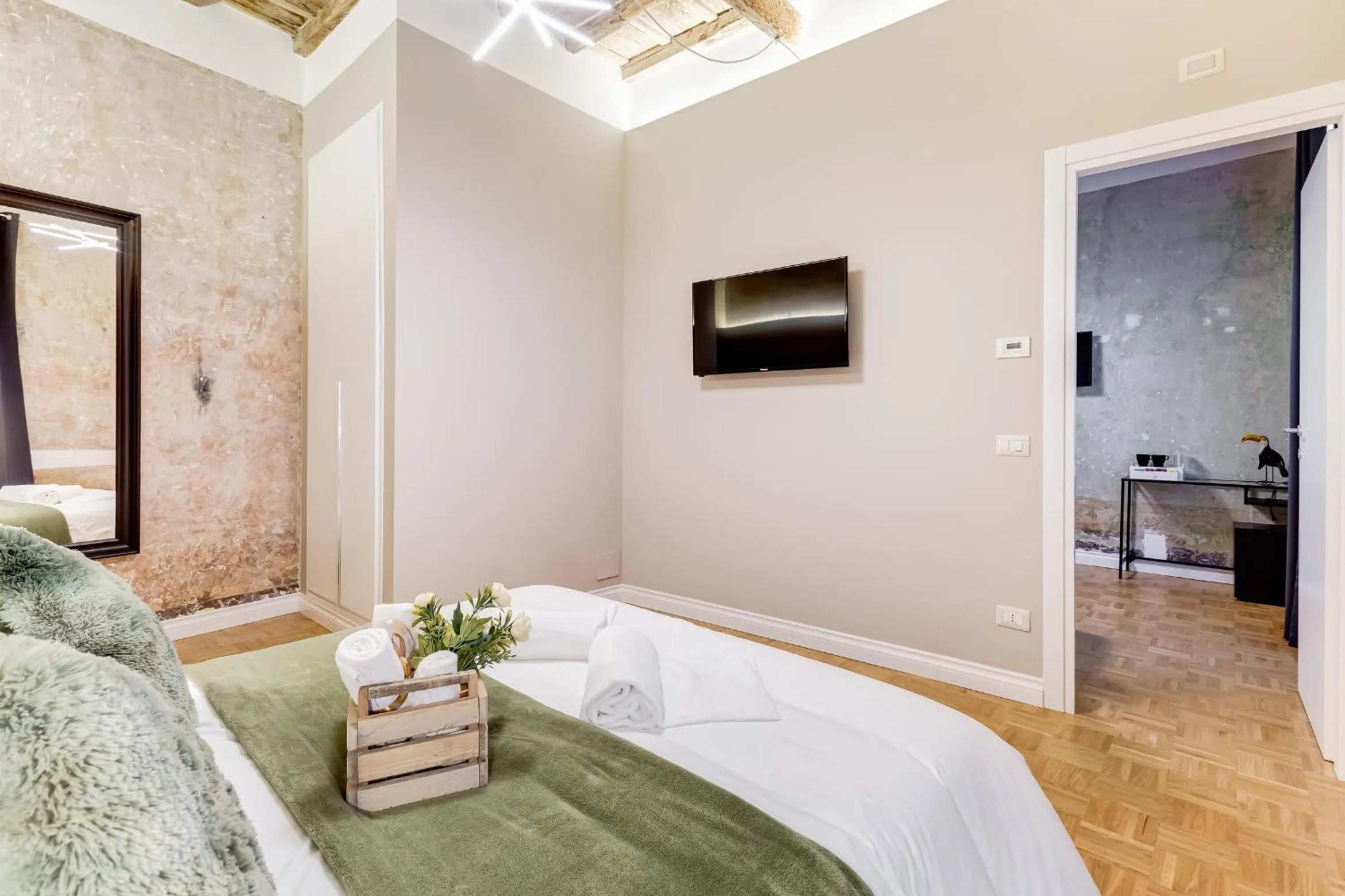 Photo of the whole room, Bed in Tankara Suite