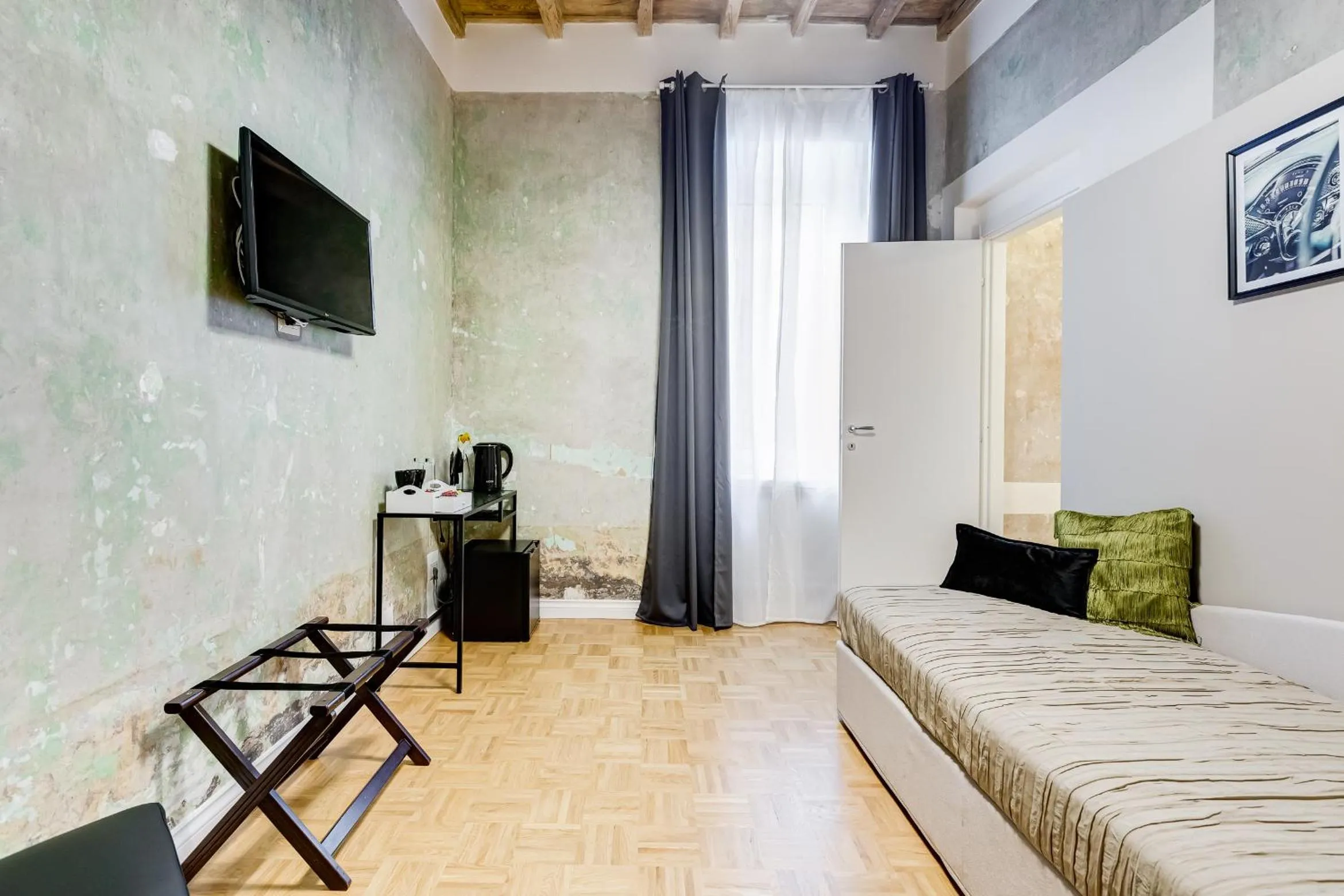 Living room, Bed in Tankara Suite