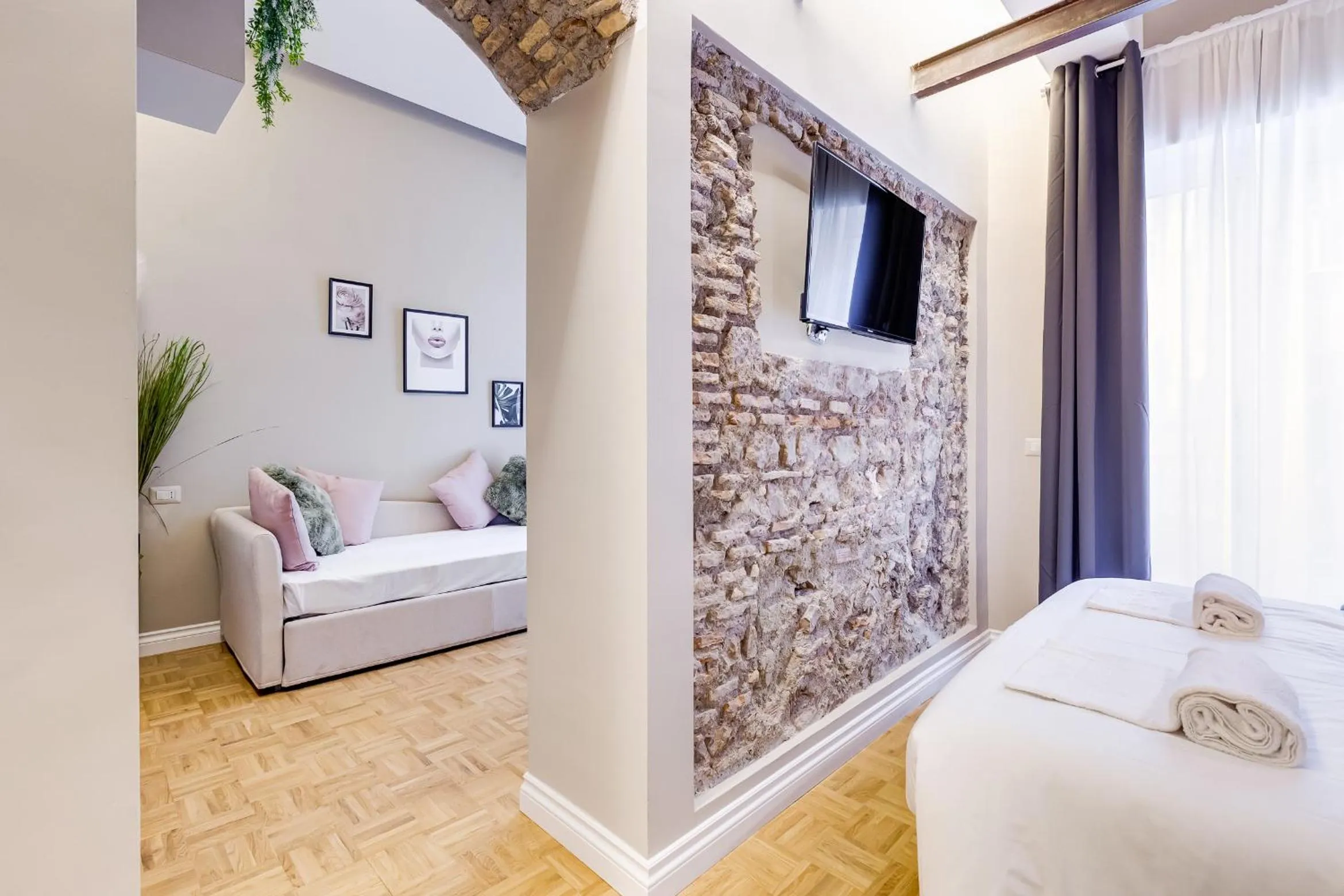 Living room, Bed in Tankara Suite