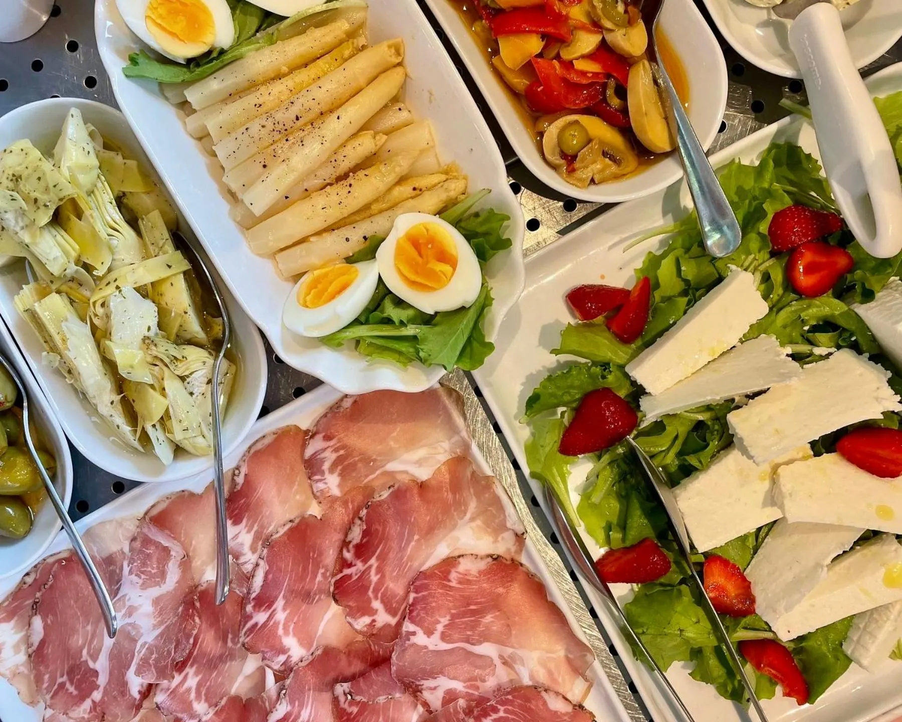 Breakfast in B City Hotel