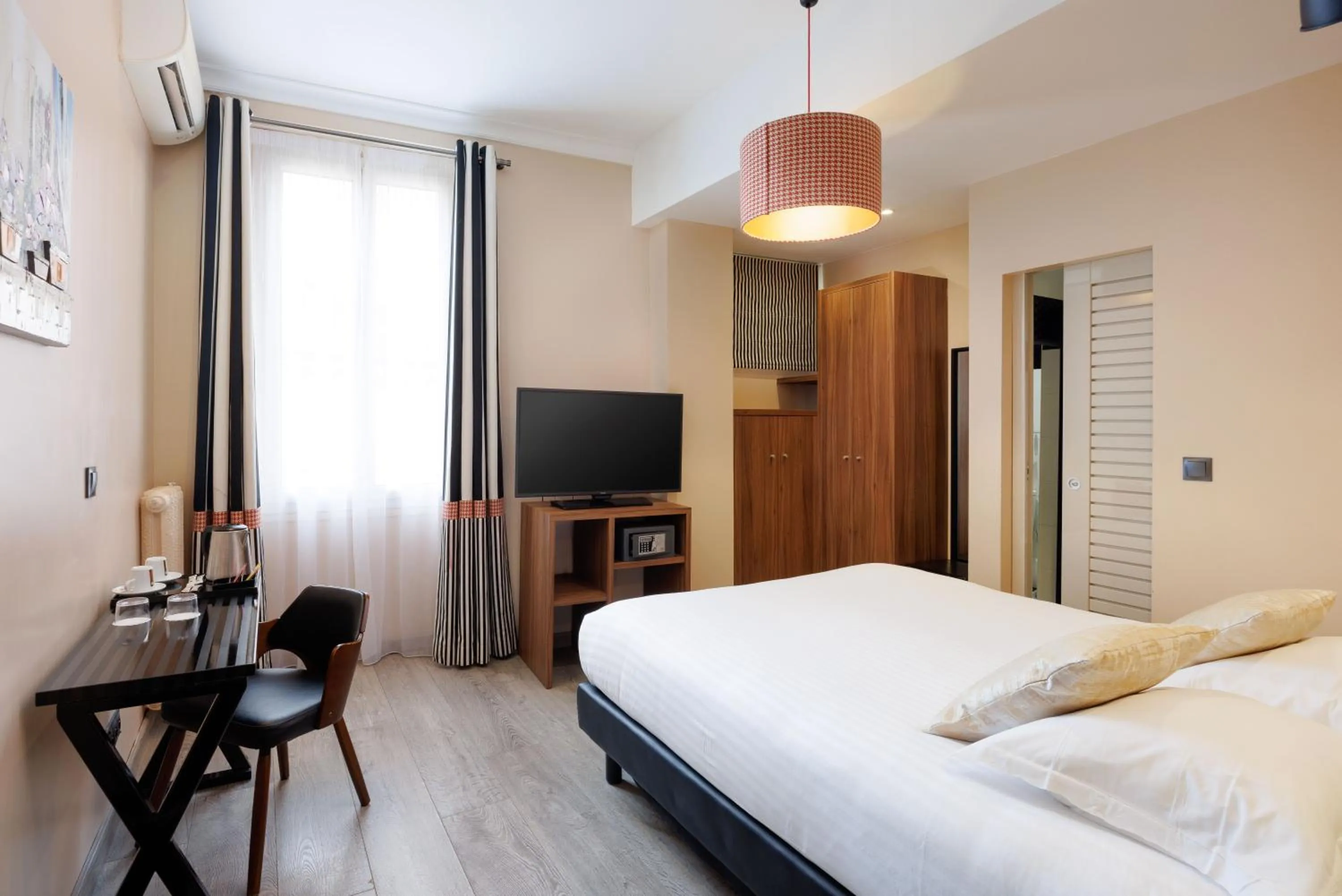 Bed in Best Western Plus Hôtel Brice Garden Nice