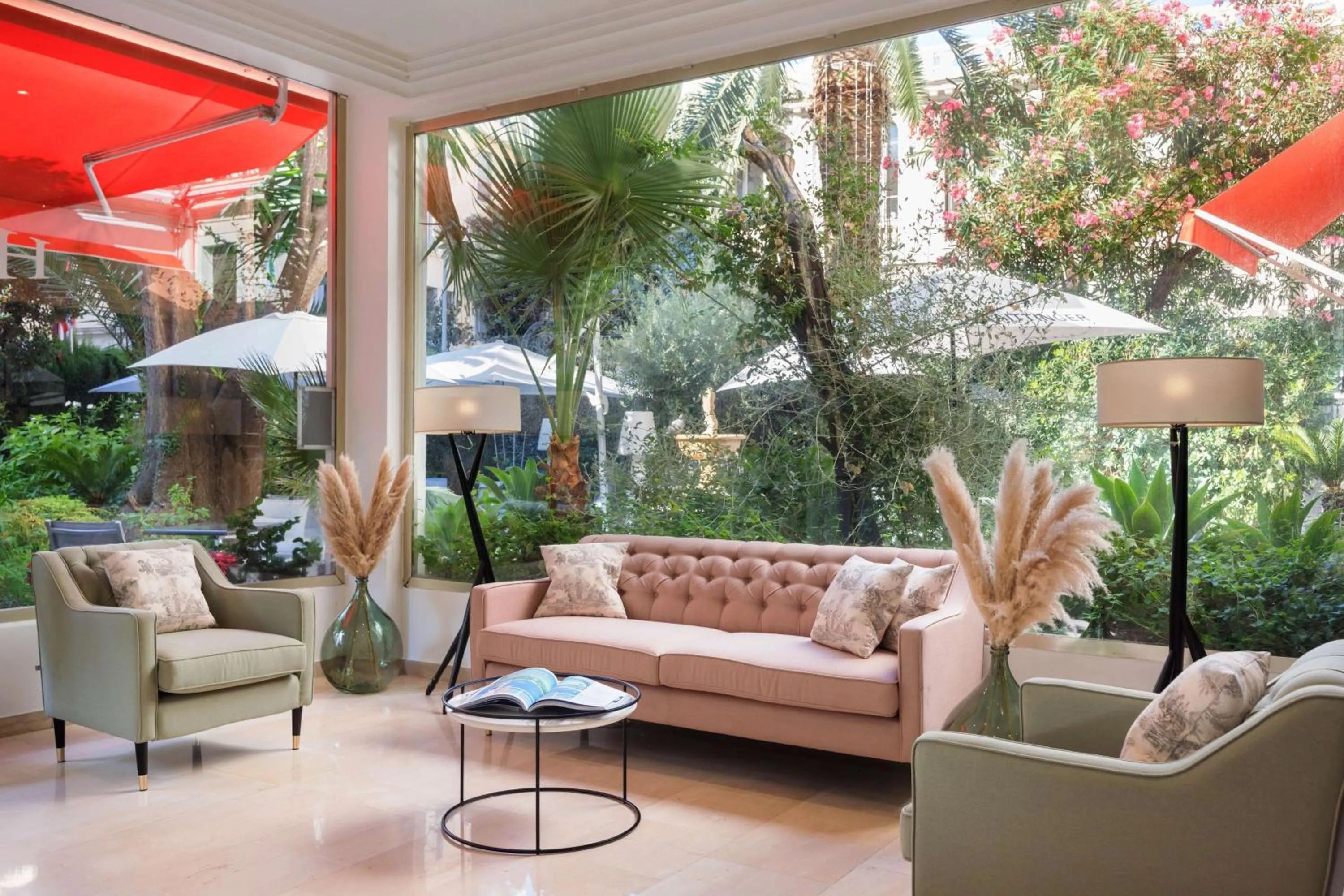 Lobby or reception in Best Western Plus Hôtel Brice Garden Nice