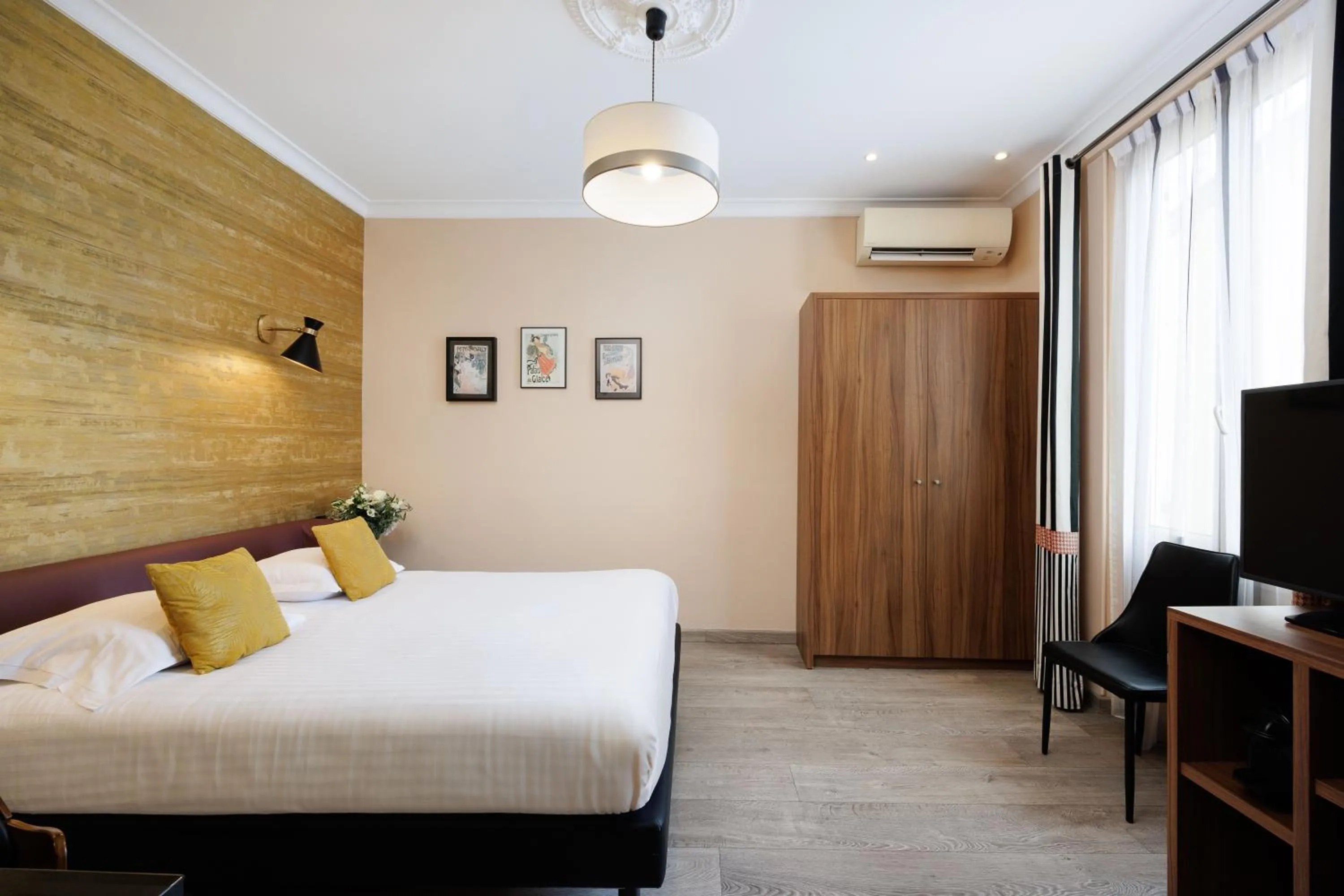 Bed in Best Western Plus Hôtel Brice Garden Nice