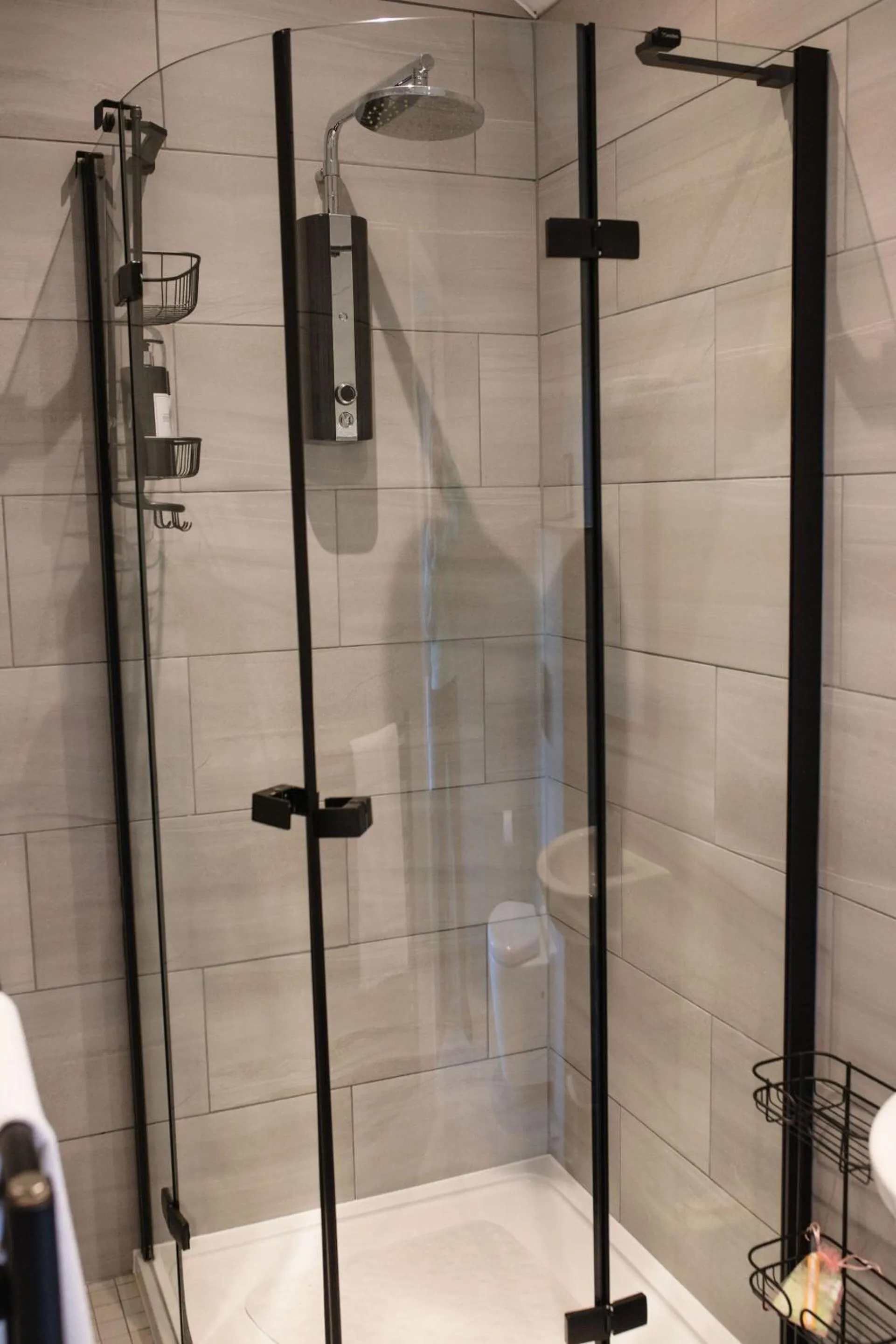 Bathroom in The Kings Arms, Colchester A120