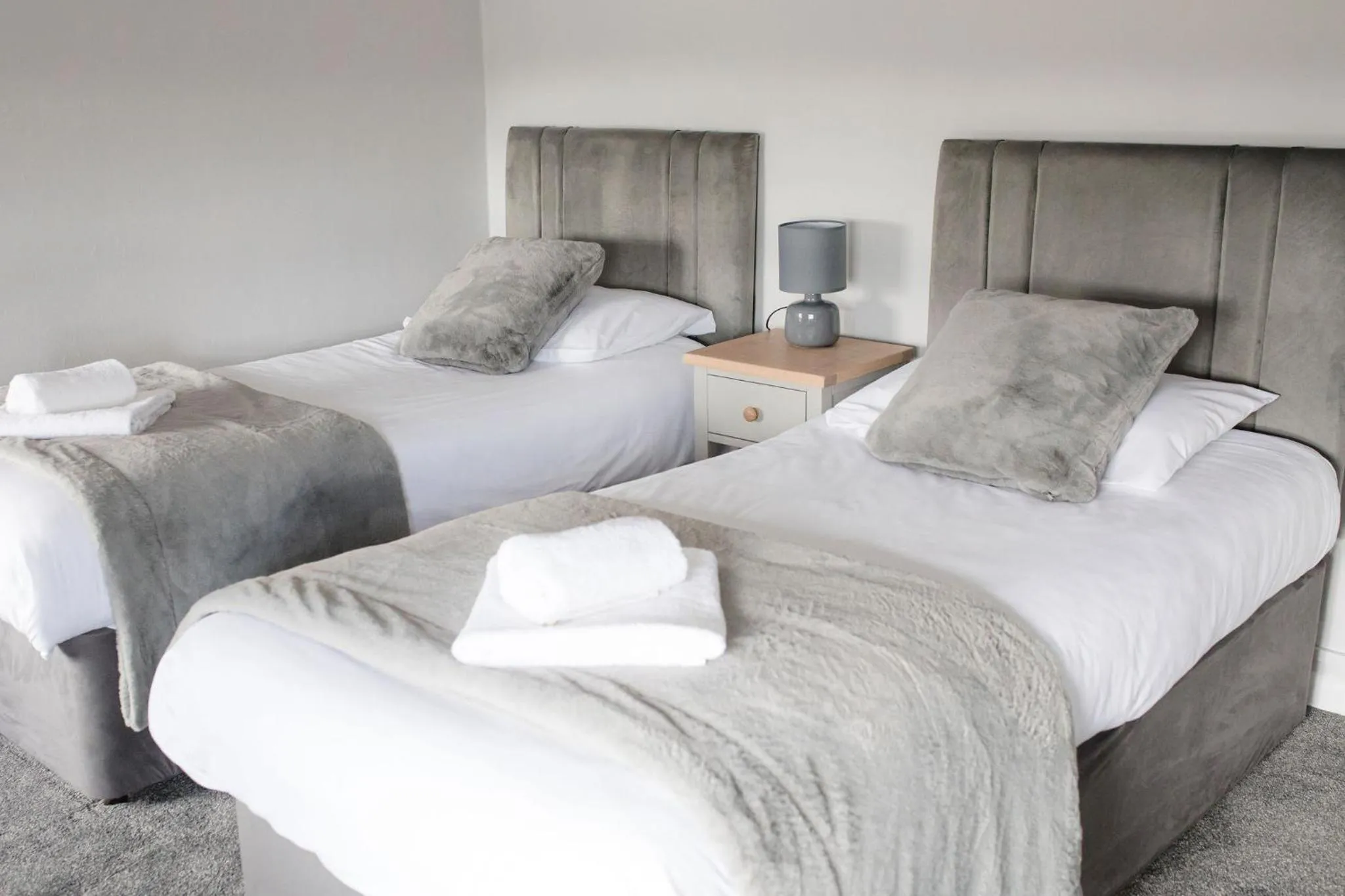 Bedroom, Bed in The Kings Arms, Colchester A120