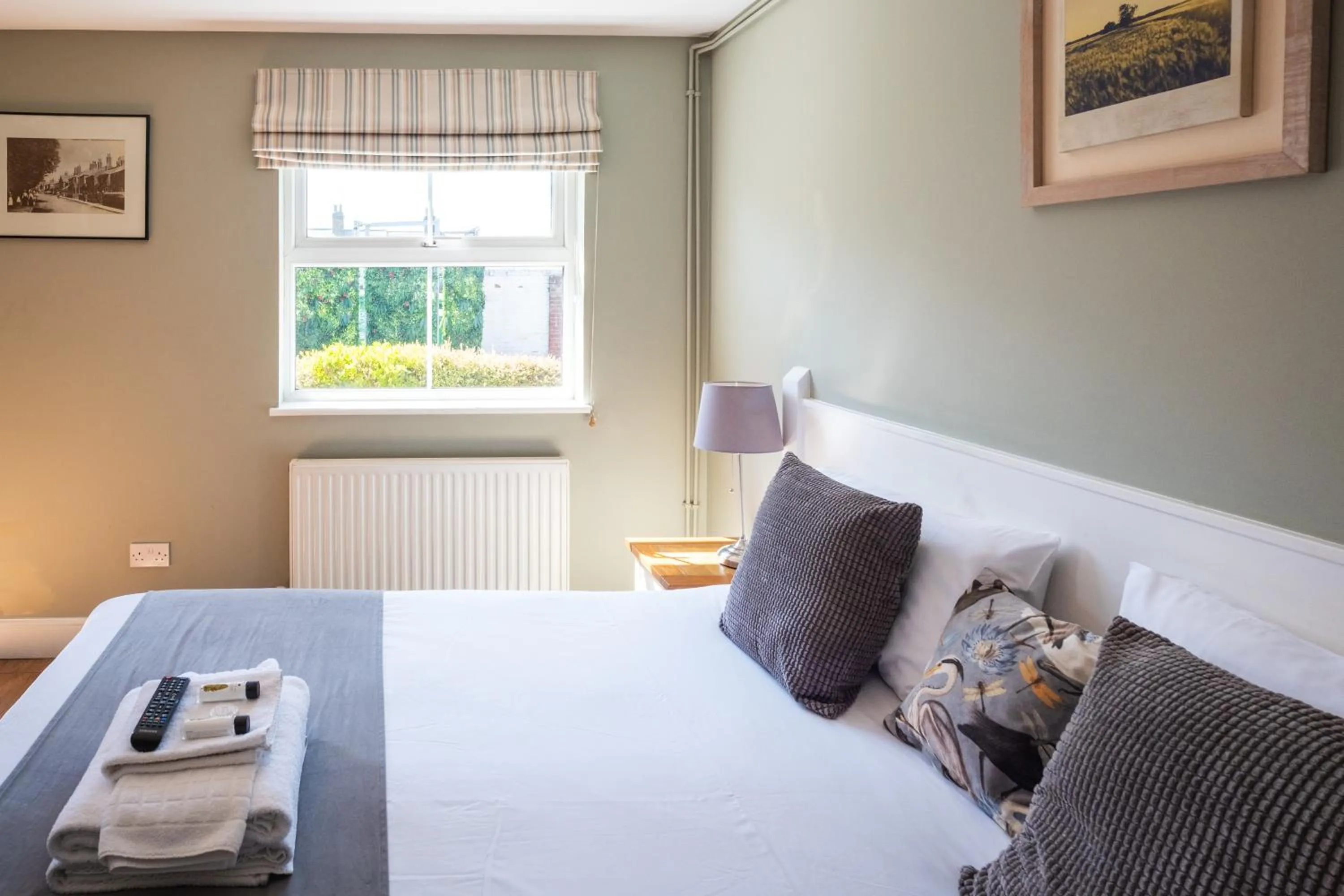 Bedroom, Bed in The Oyster Smack