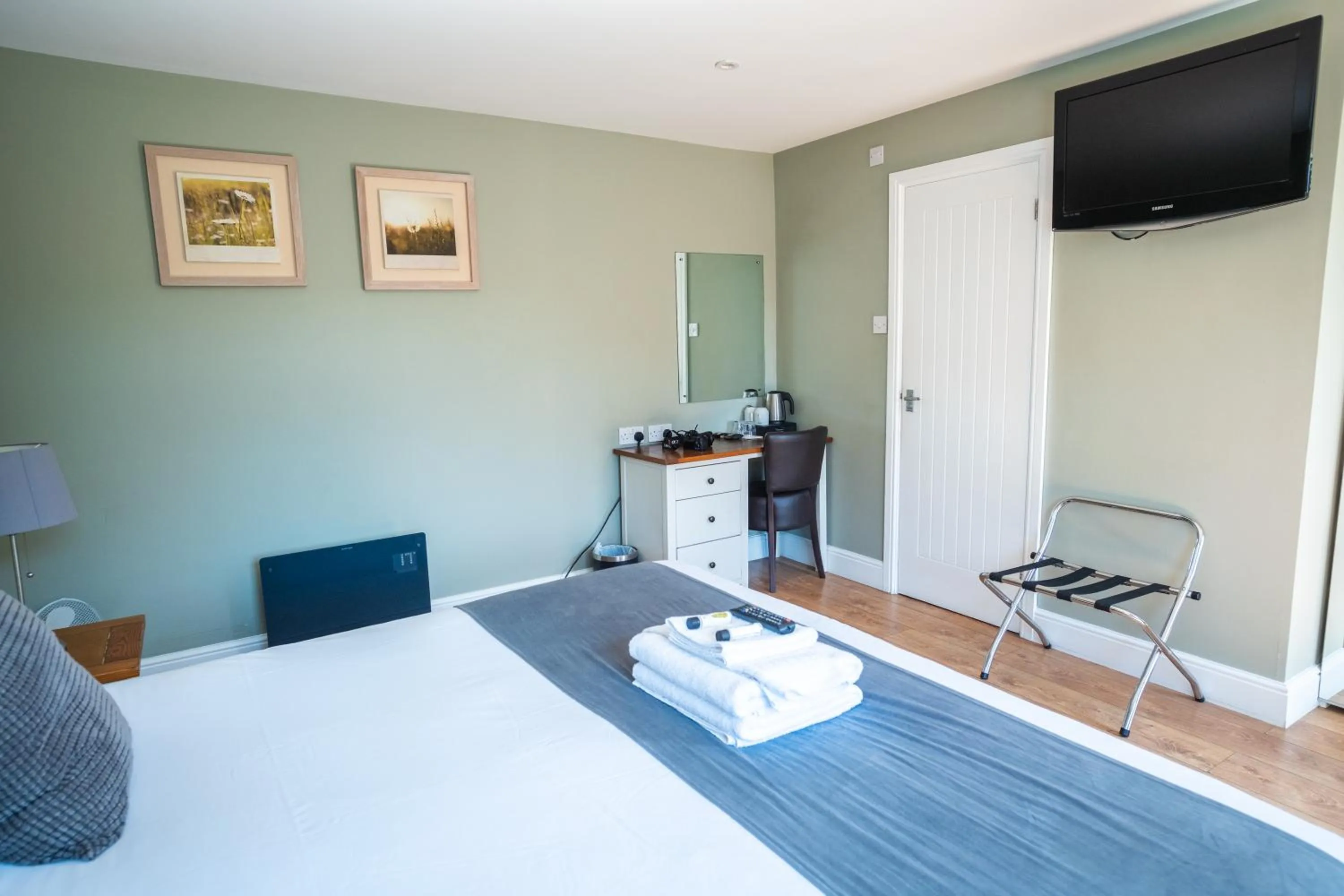 Bedroom, Bed in The Oyster Smack