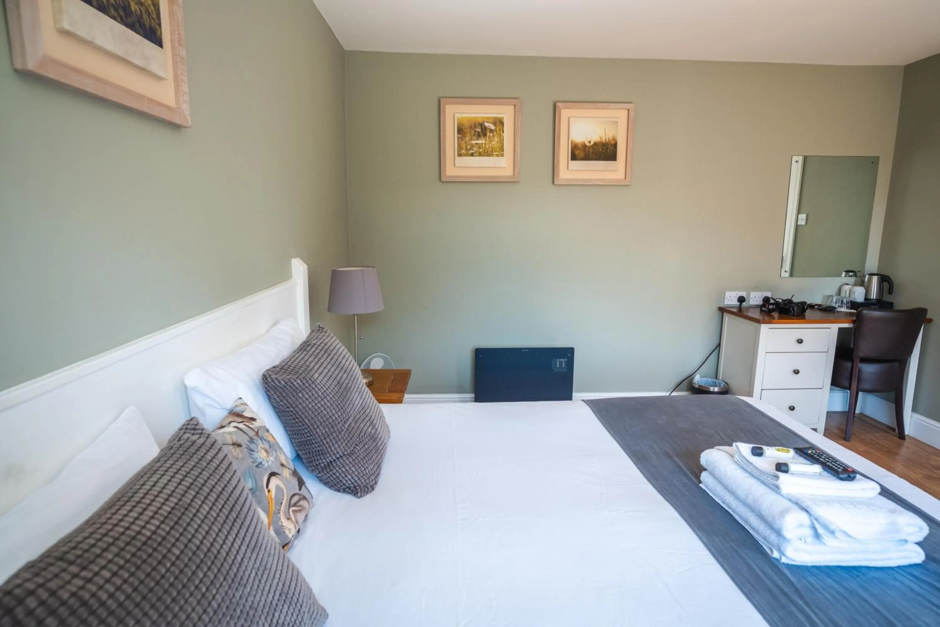 Bedroom, Bed in The Oyster Smack