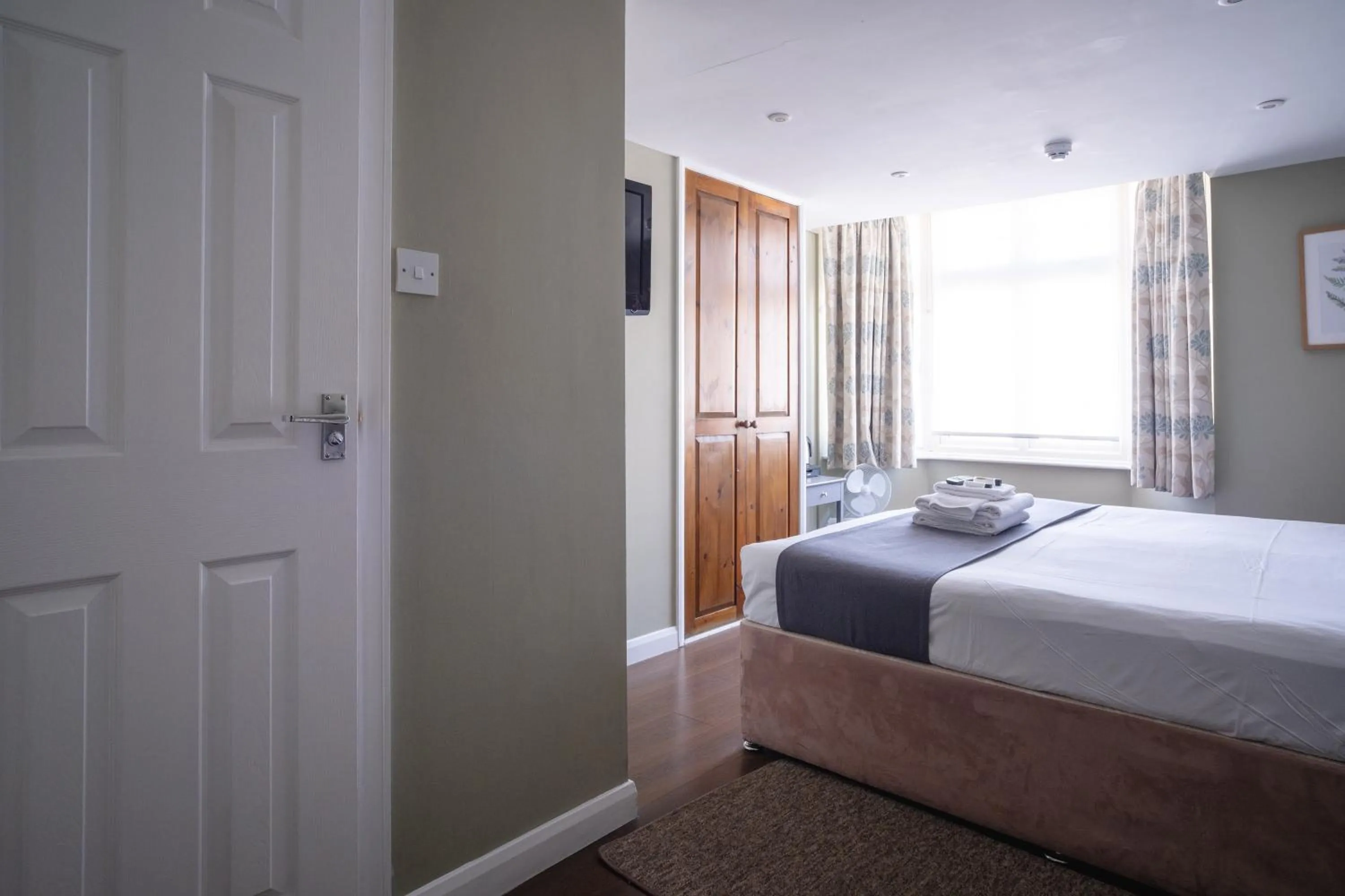 Bedroom, Bed in The Oyster Smack