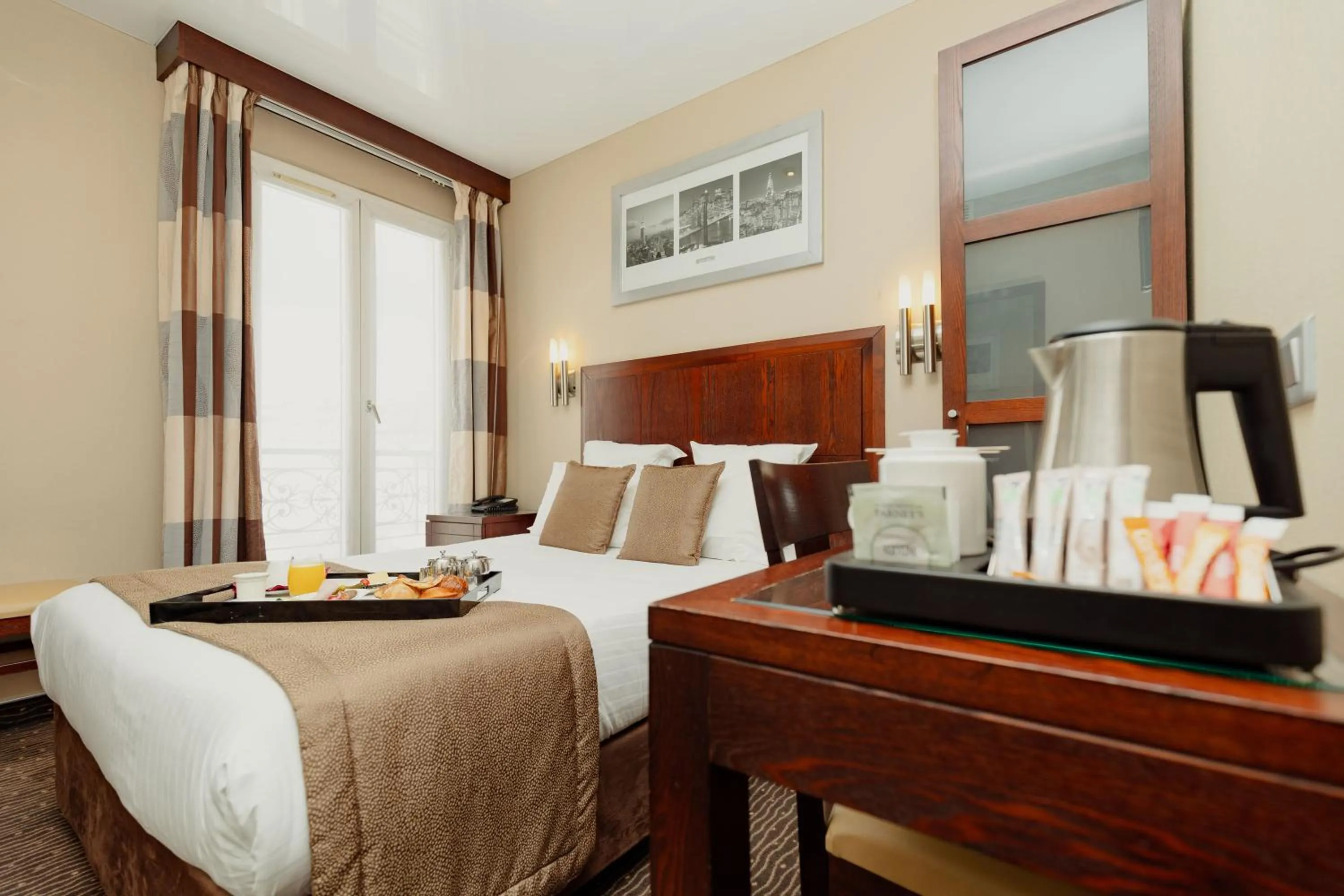 Photo of the whole room, Bed in Grand Hotel Francais