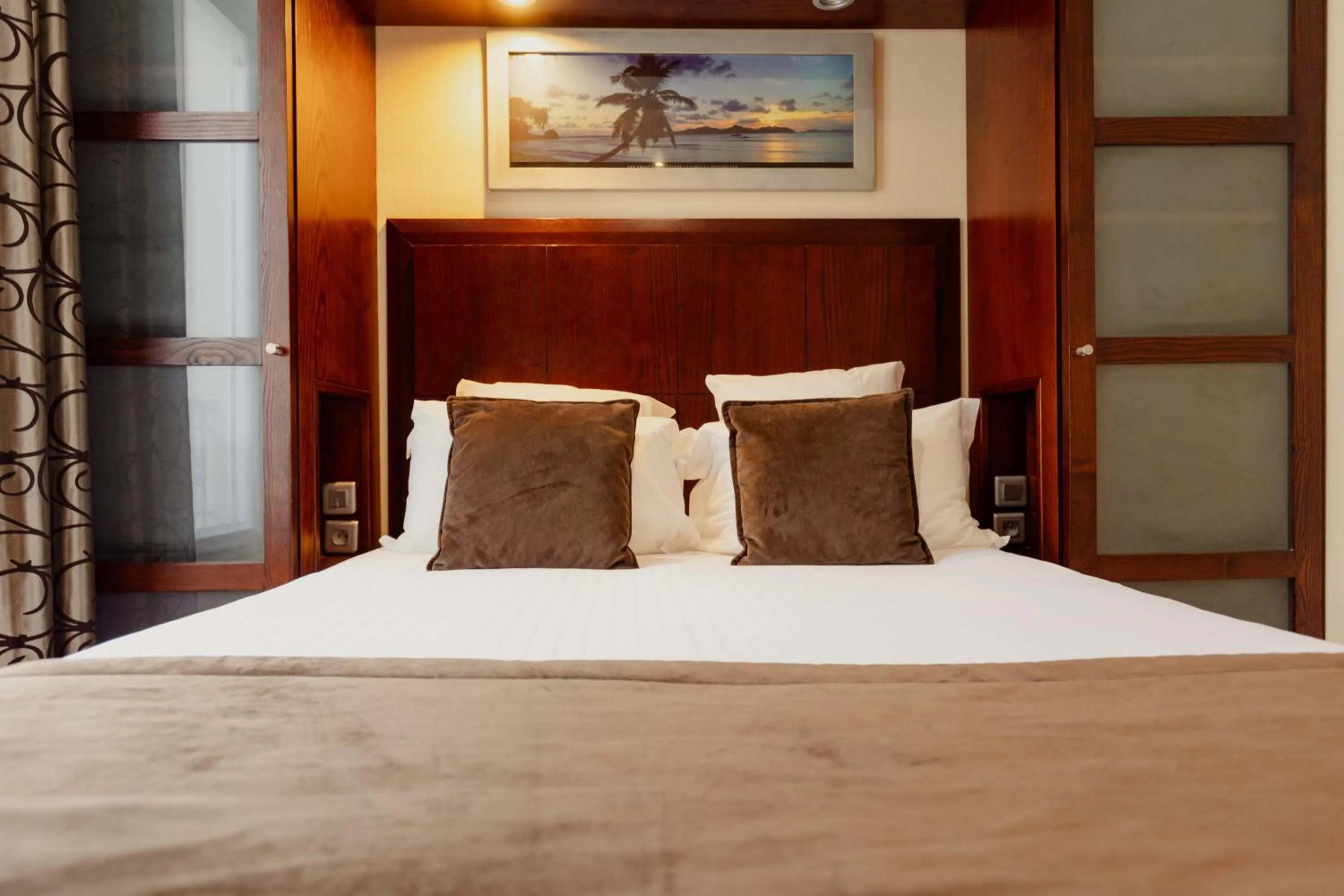 Bed in Grand Hotel Francais