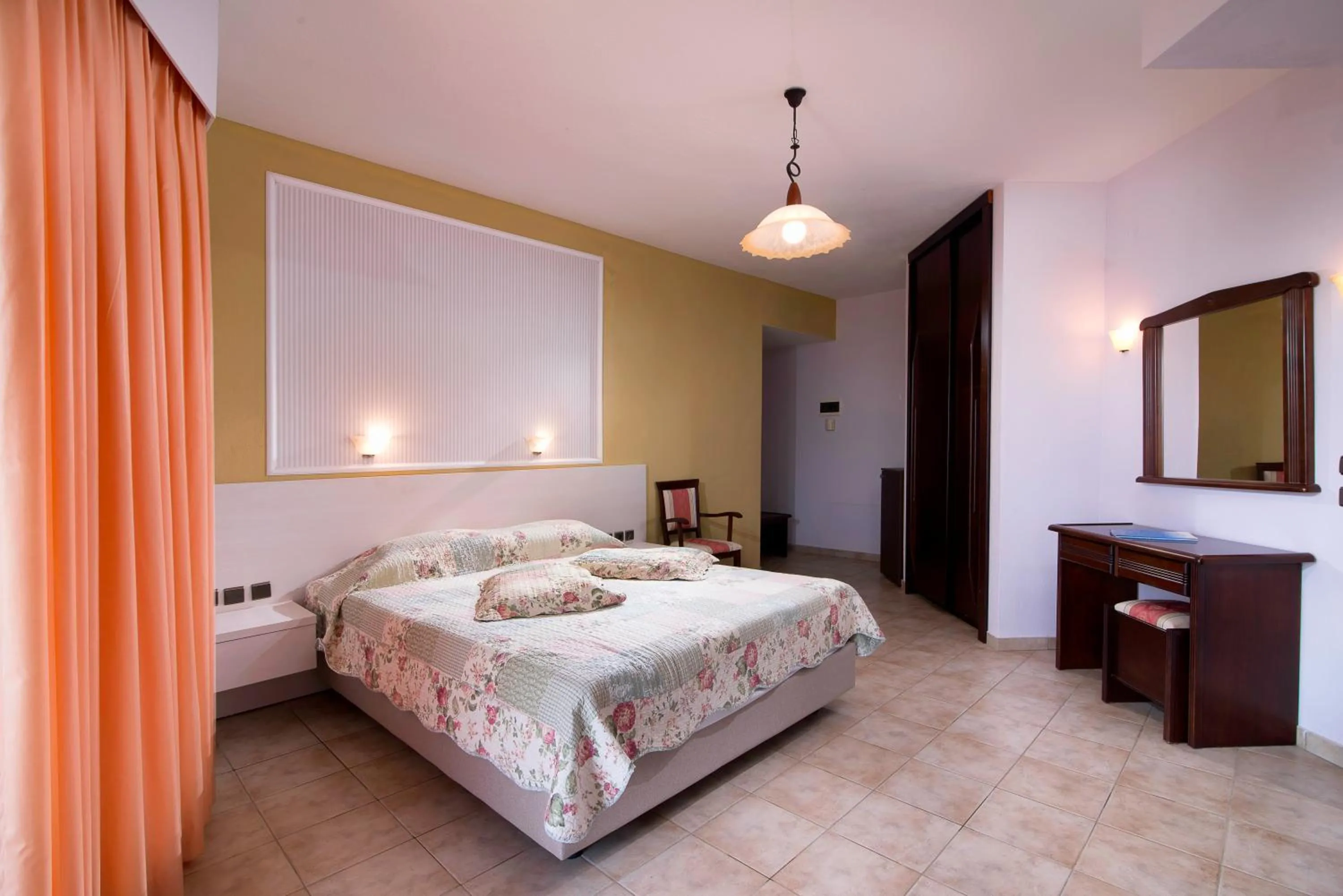 Bedroom, Bed in Ocean Beach Hotel