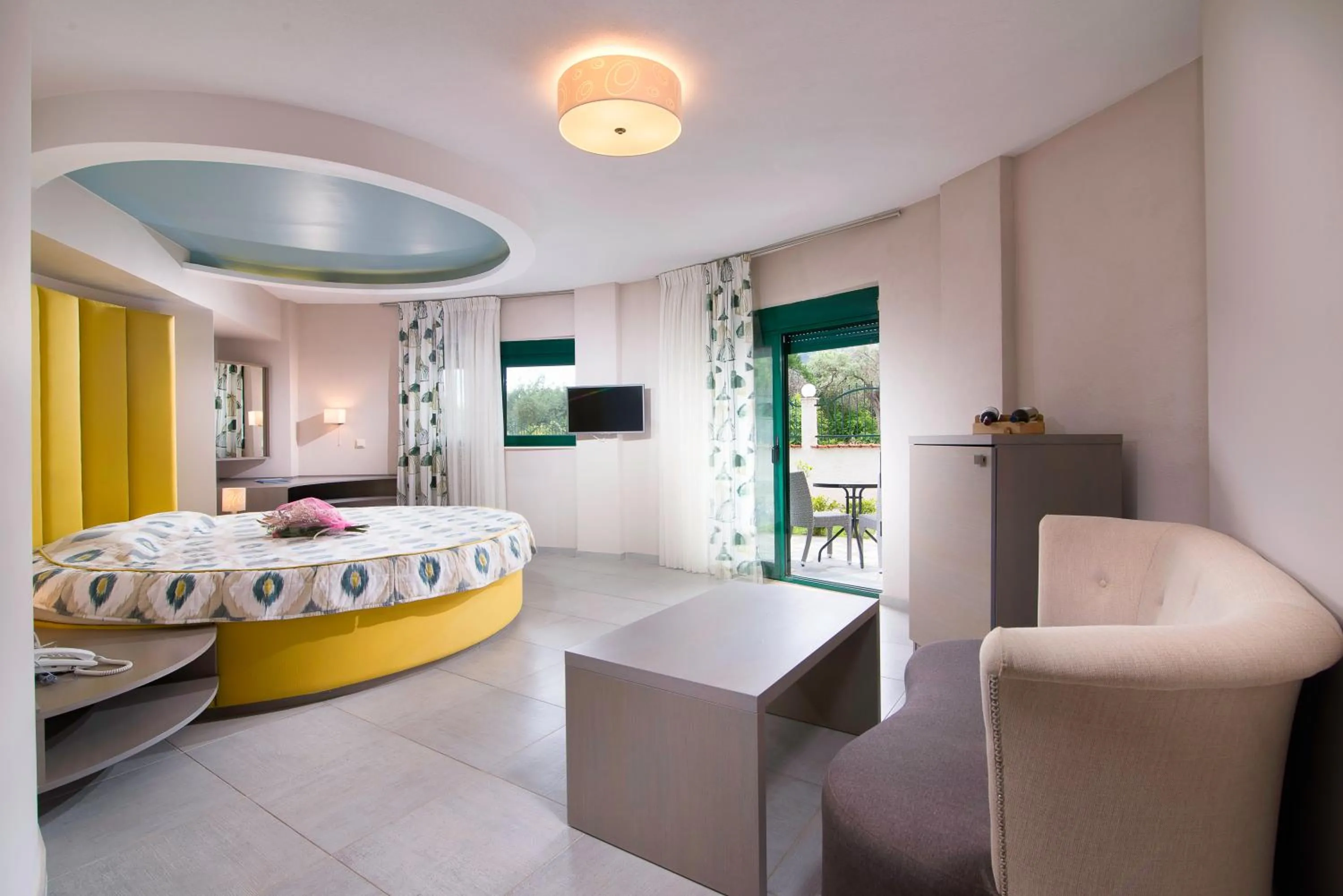 TV and multimedia, Bed in Ocean Beach Hotel