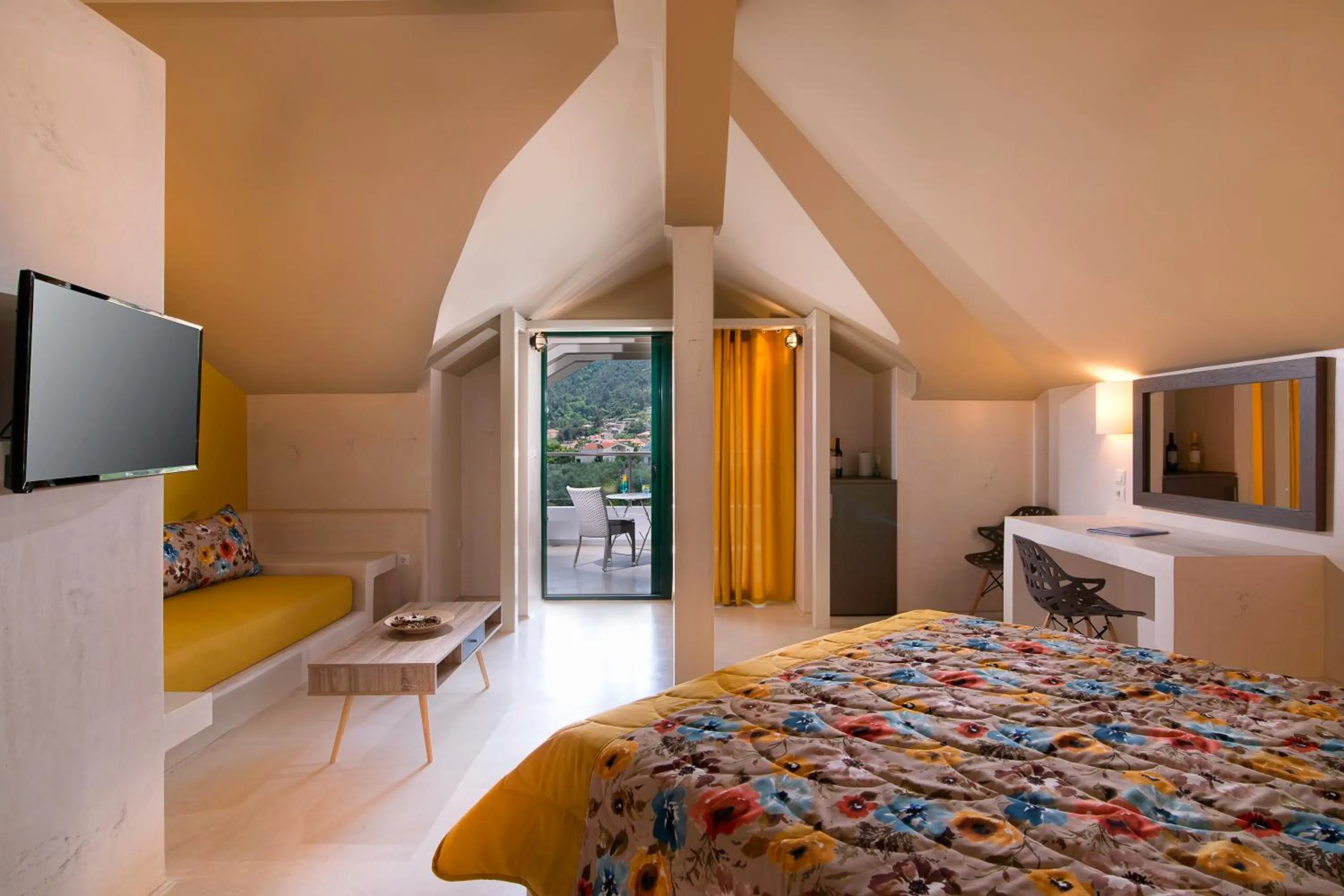 Balcony/Terrace, Bed in Ocean Beach Hotel