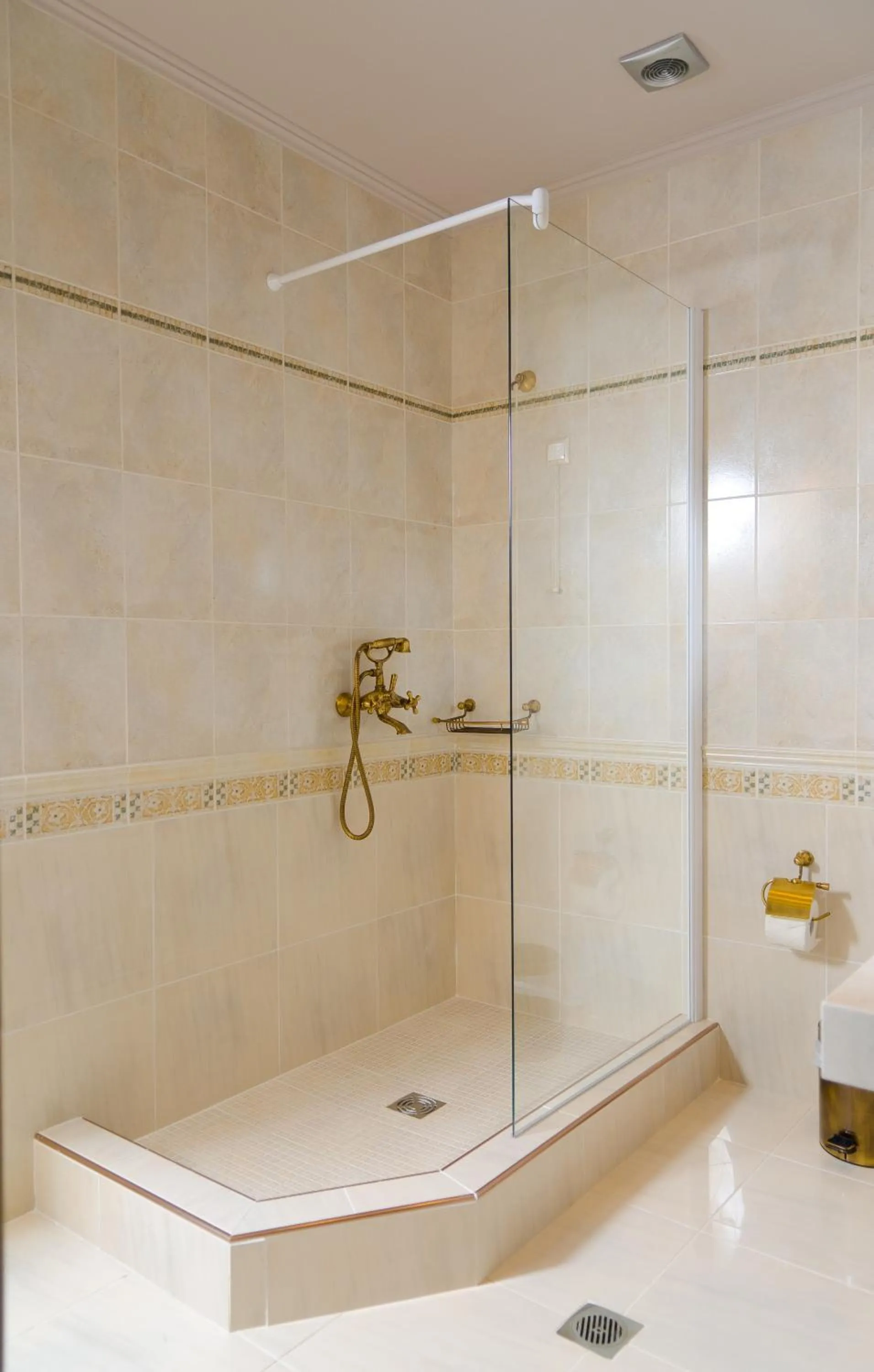 Bathroom in Ocean Beach Hotel