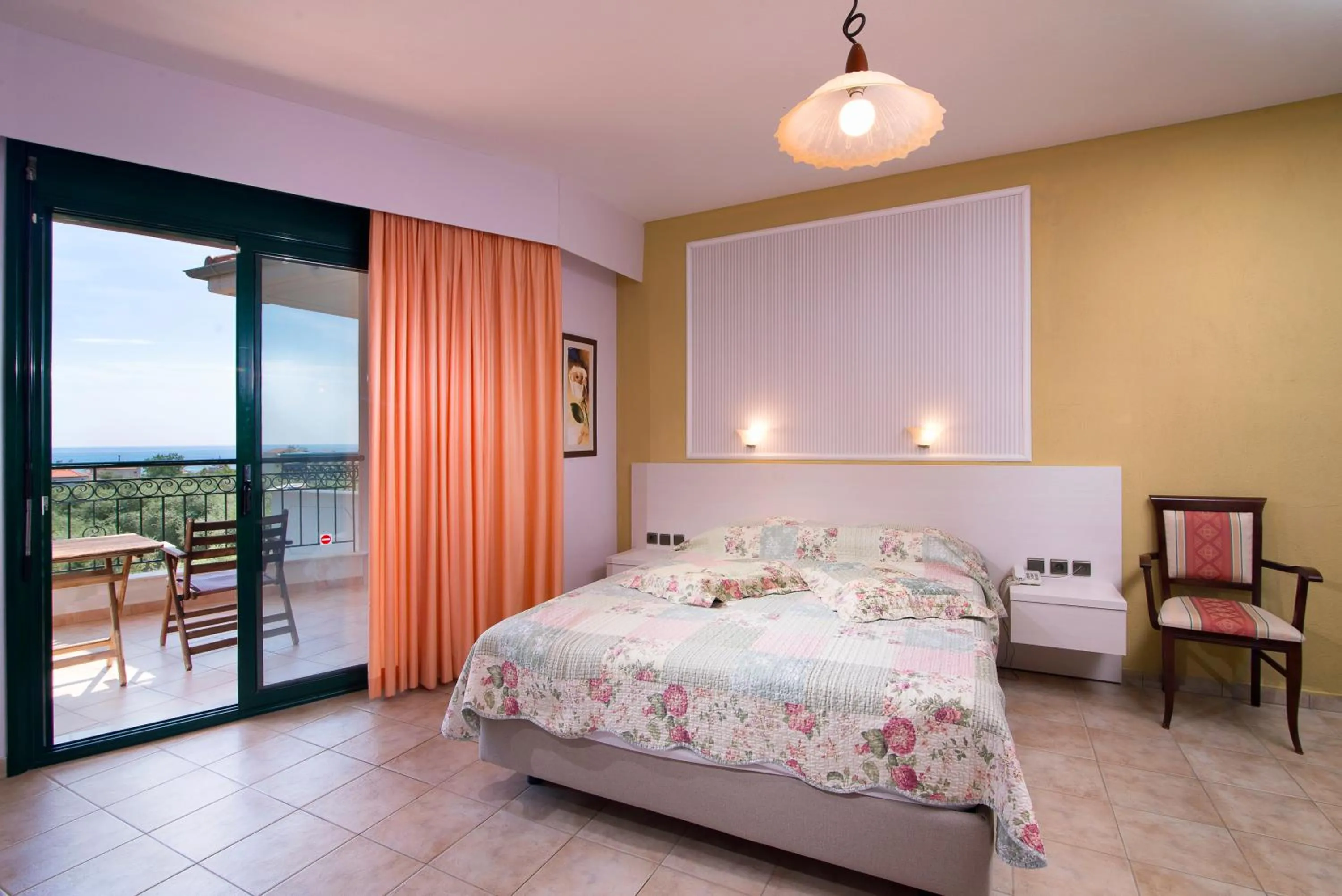 Bedroom, Bed in Ocean Beach Hotel
