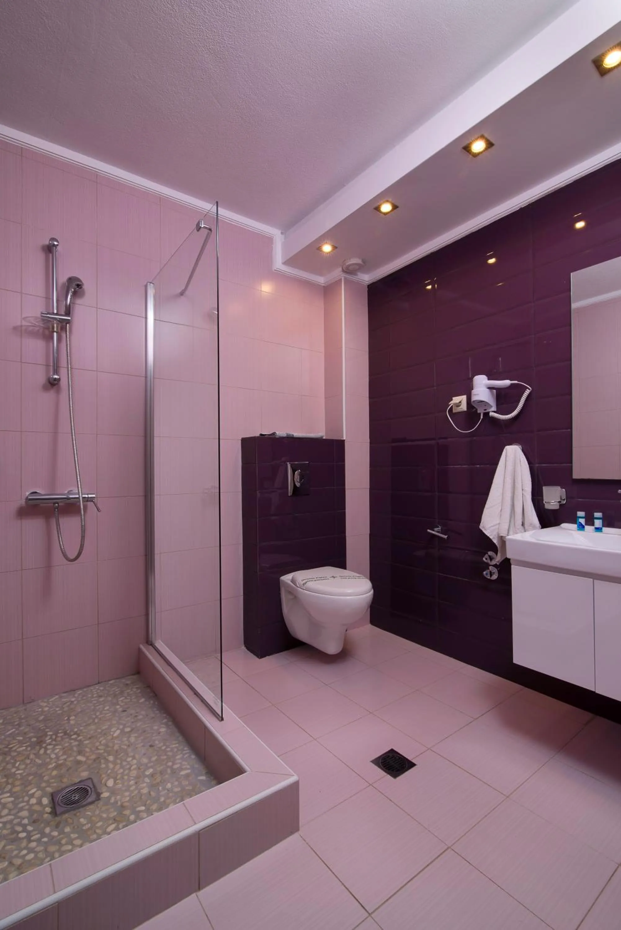 Bathroom in Ocean Beach Hotel