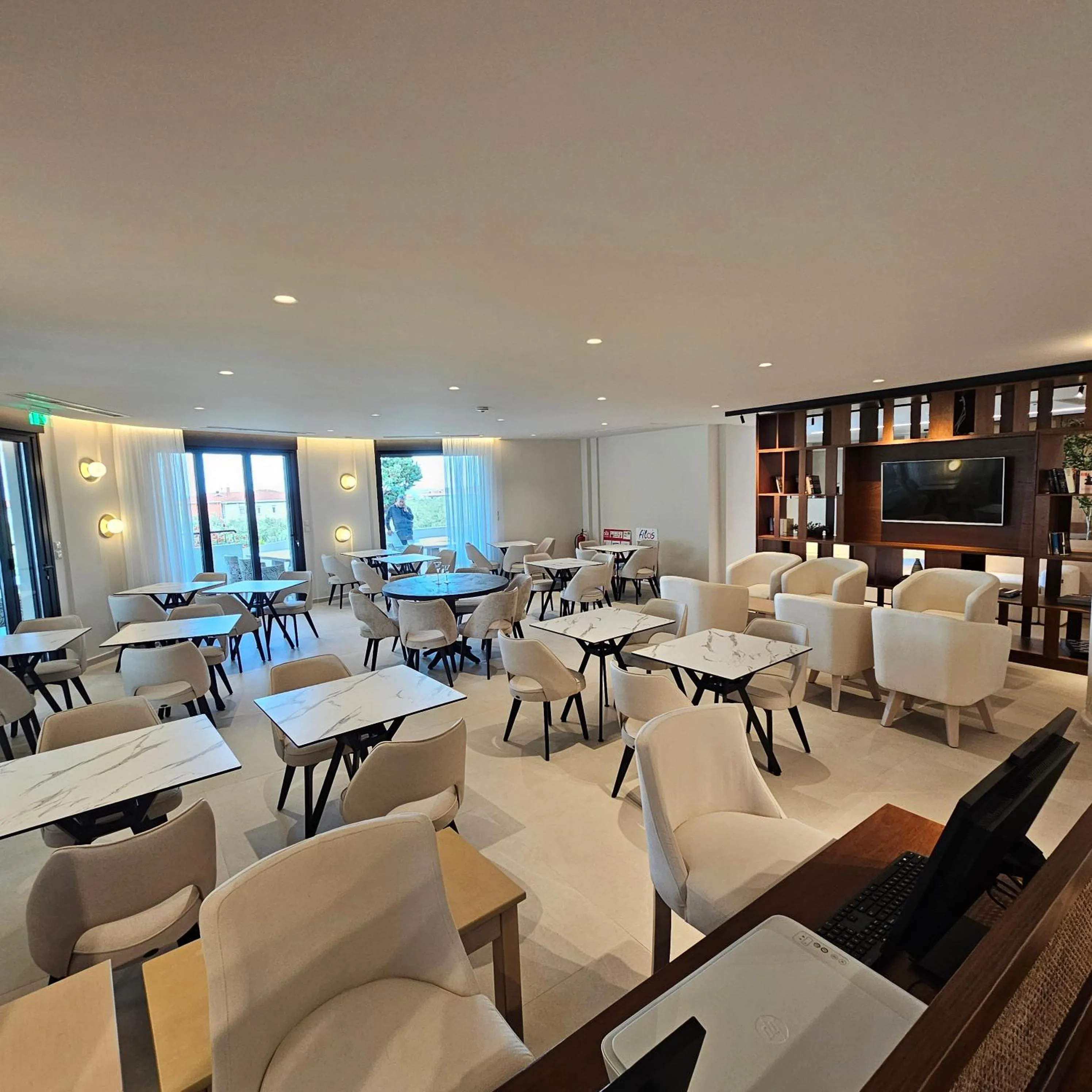 Restaurant/places to eat in Ocean Beach Hotel