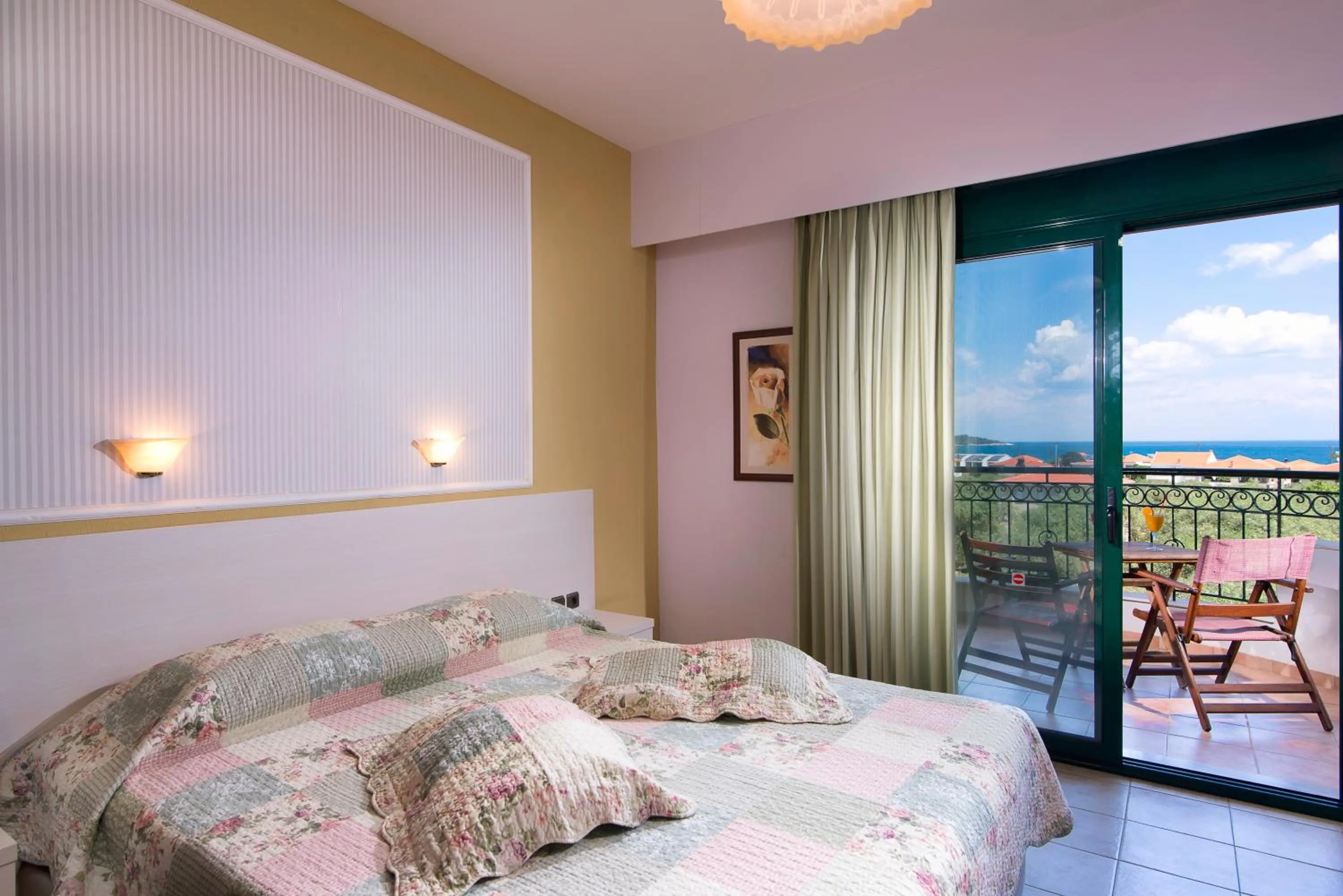 Balcony/Terrace, Bed in Ocean Beach Hotel