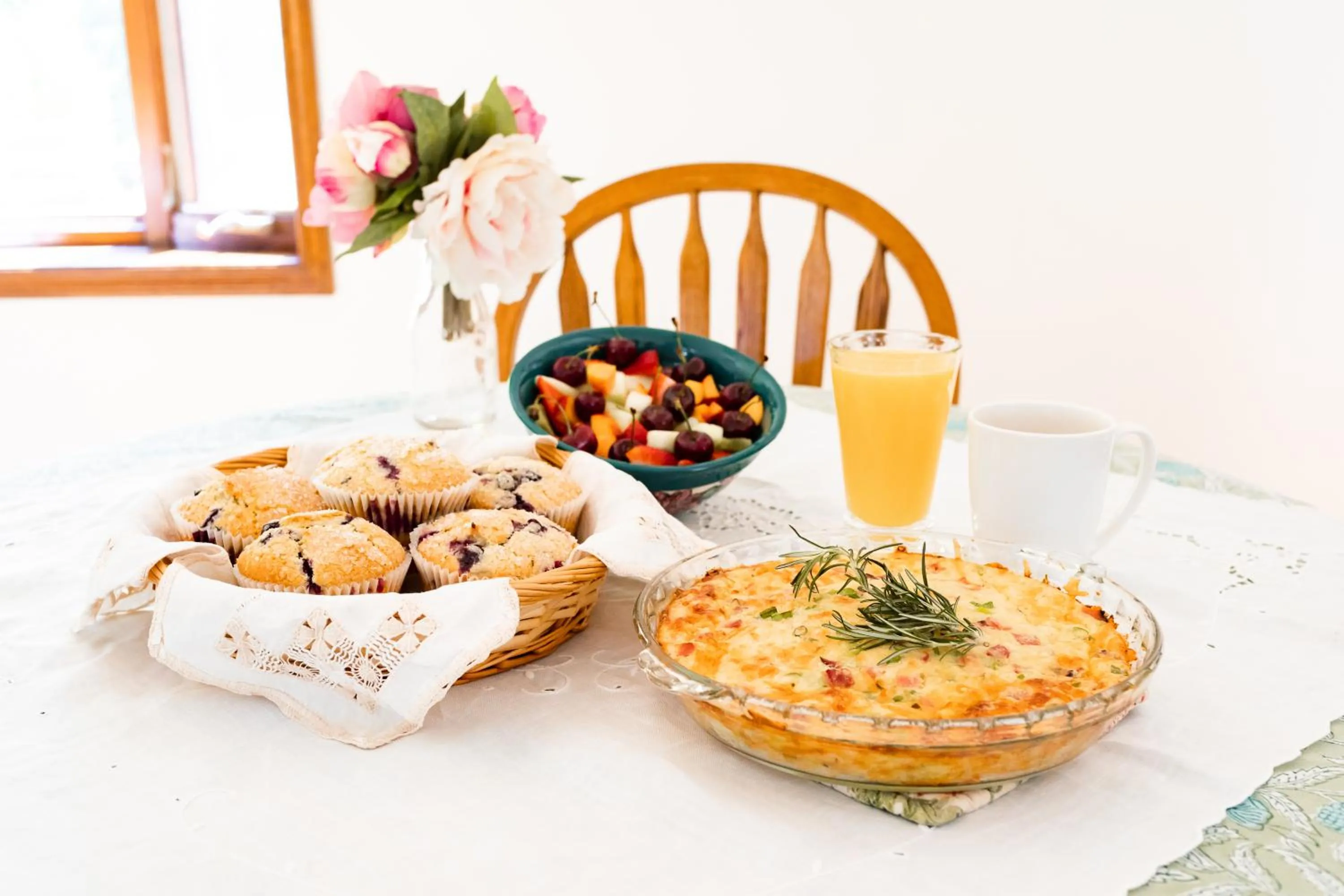 Buffet breakfast in Inn at Tern Lake