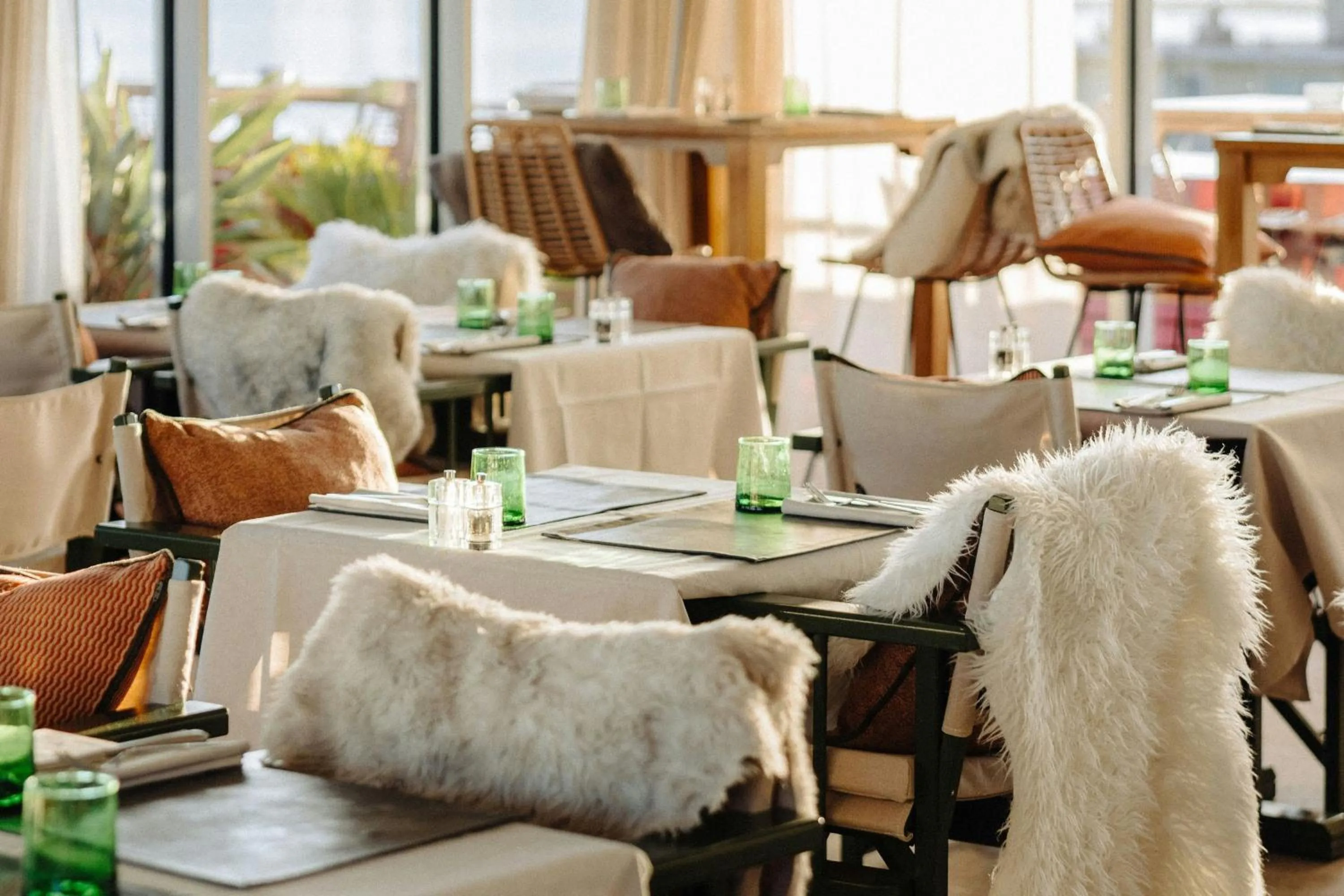 Restaurant/places to eat in AC Hotel by Marriott Nice