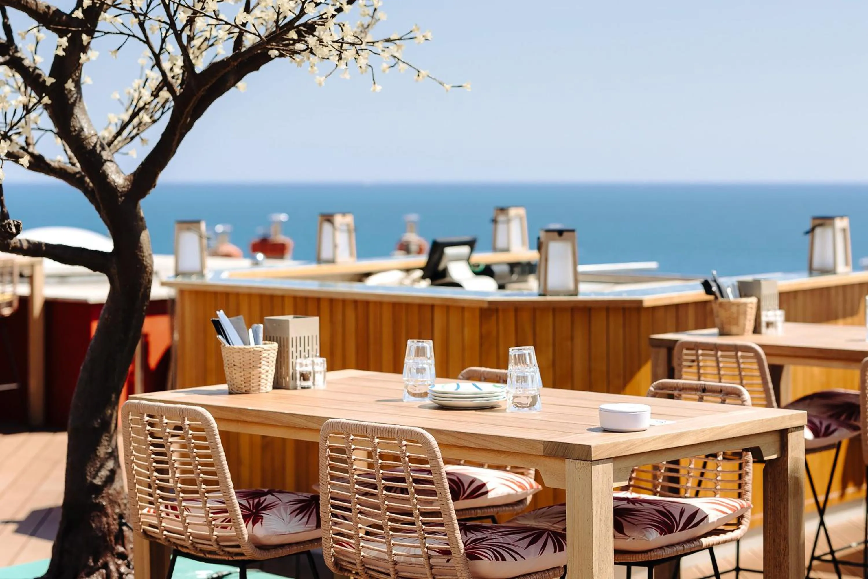 Restaurant/places to eat in AC Hotel by Marriott Nice