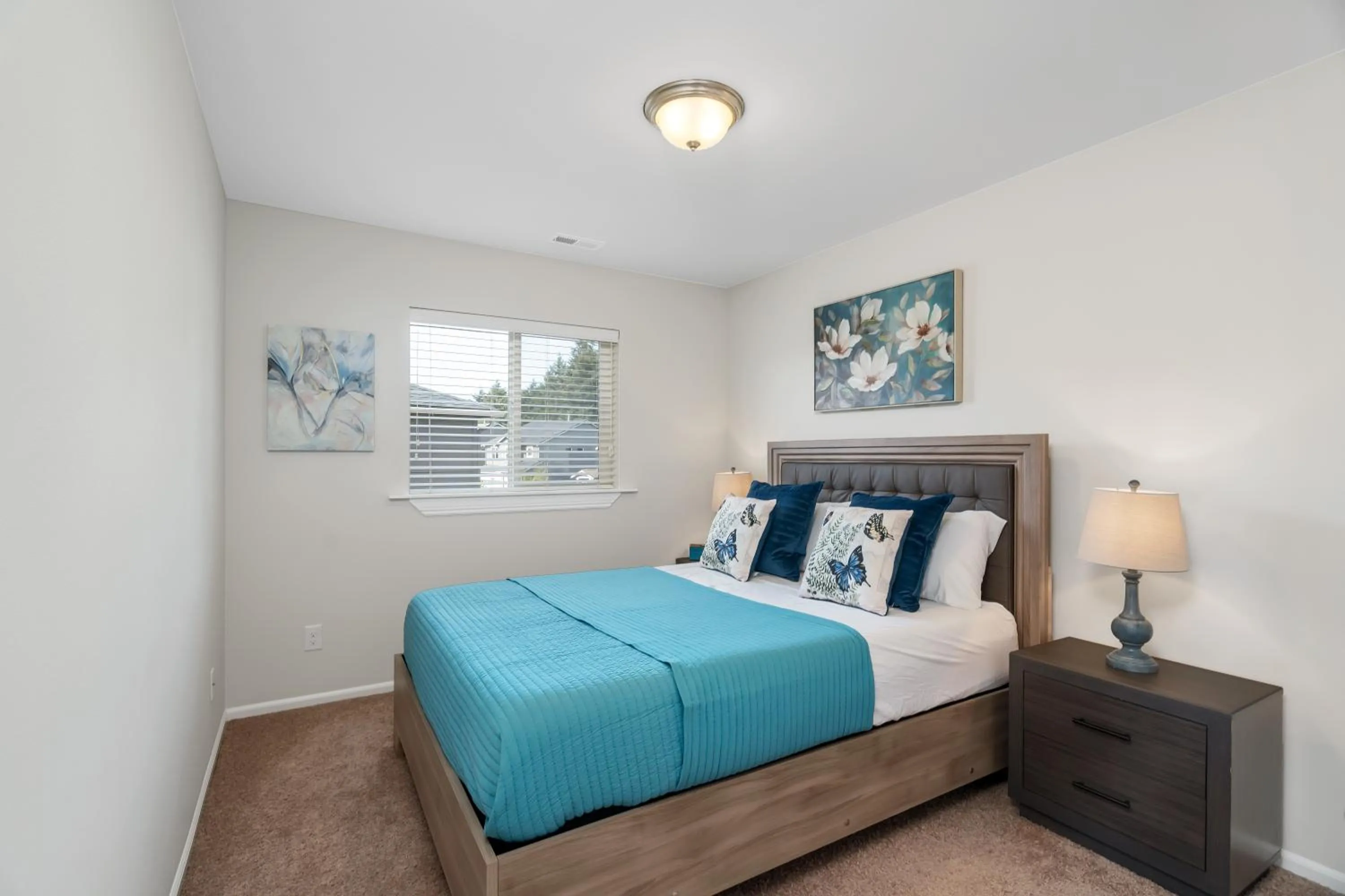 Bedroom, Bed in Terra House Tacoma - EV Power Station, Crib, Stroller, High Chair